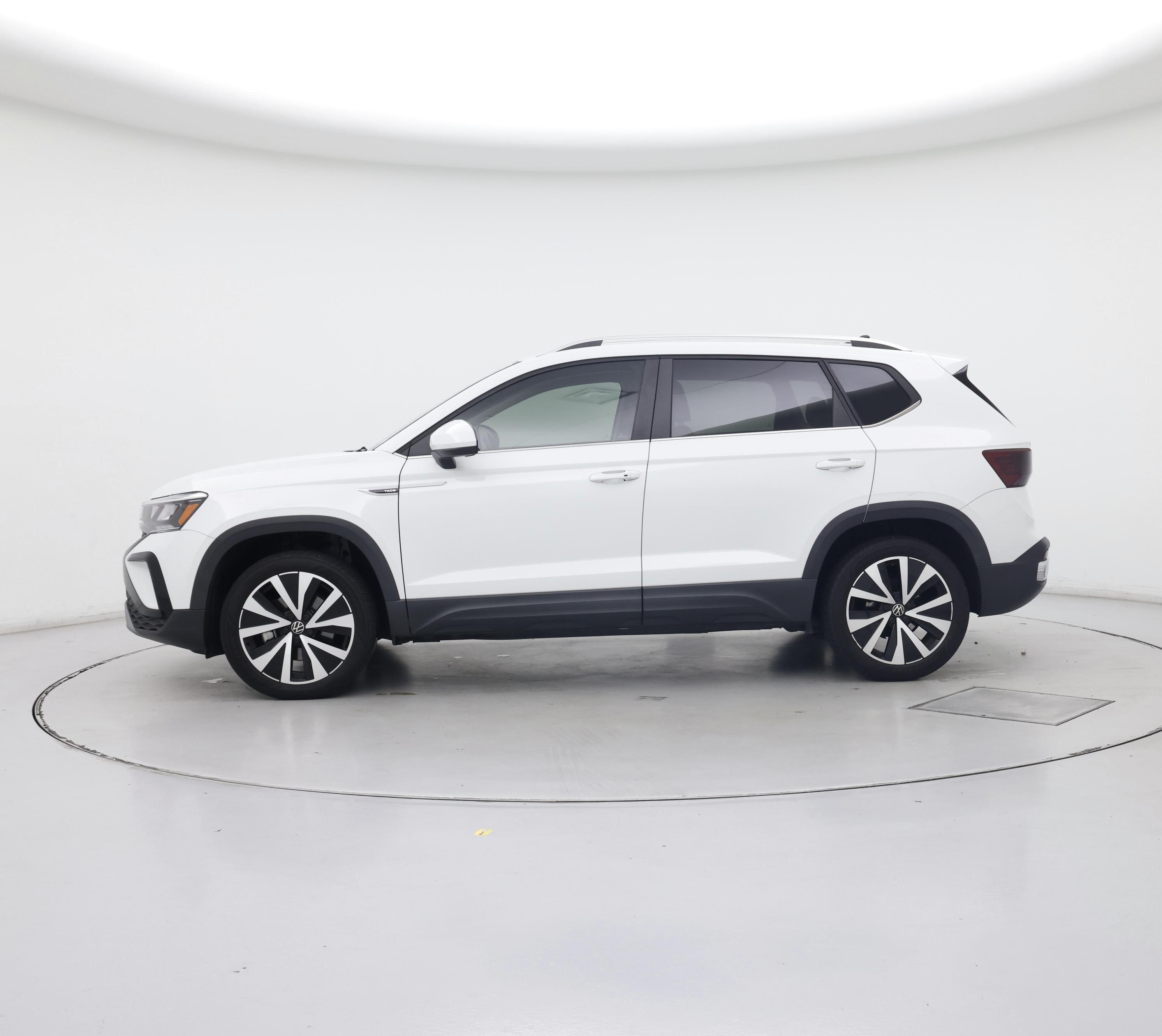 Thumbnail: 2023 Volkswagen Taos - 3