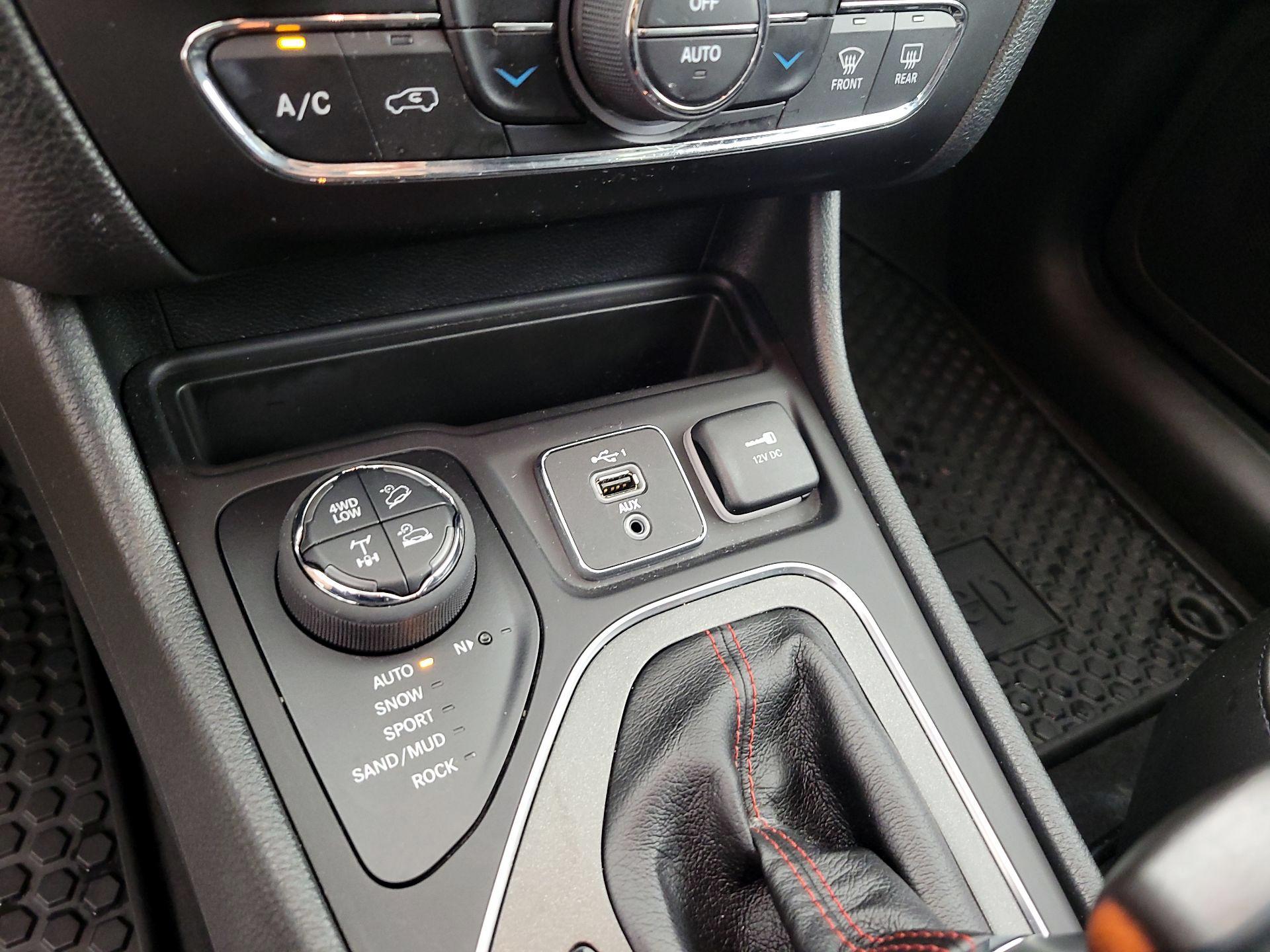 Thumbnail: 2022 Jeep Cherokee - 18