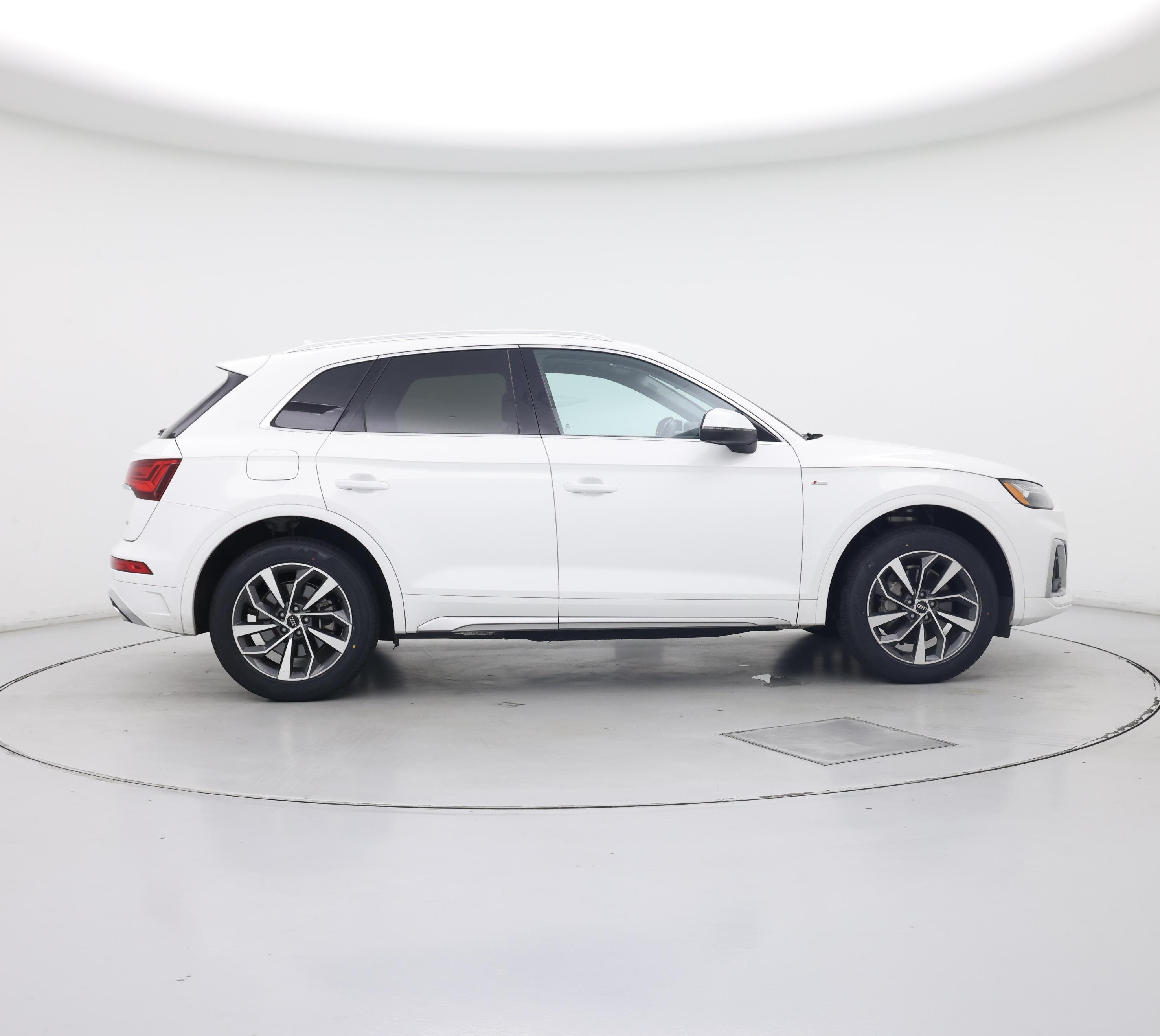 Thumbnail: 2023 Audi Q5 - 7