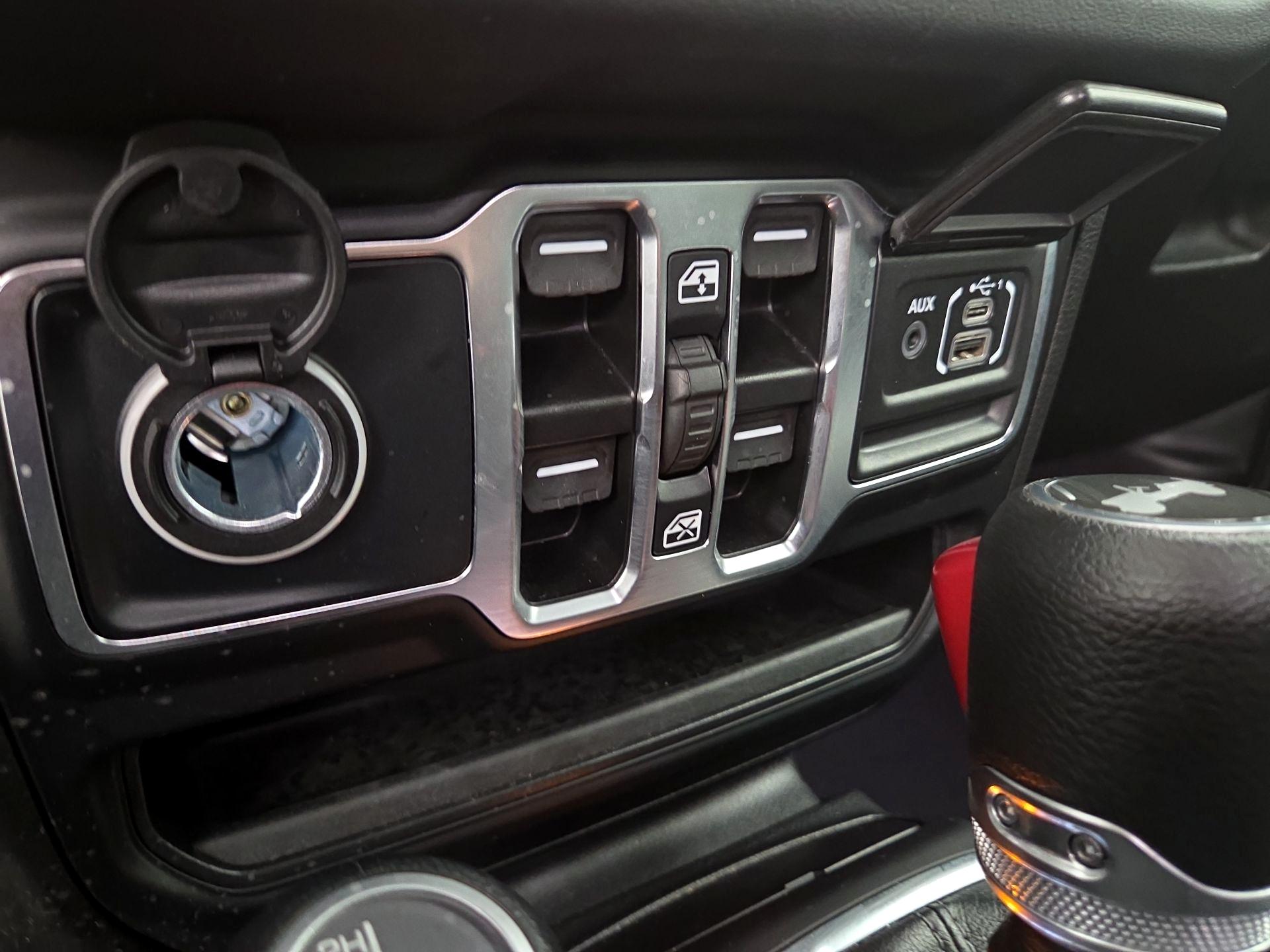 Thumbnail: 2025 Jeep Wrangler - 18