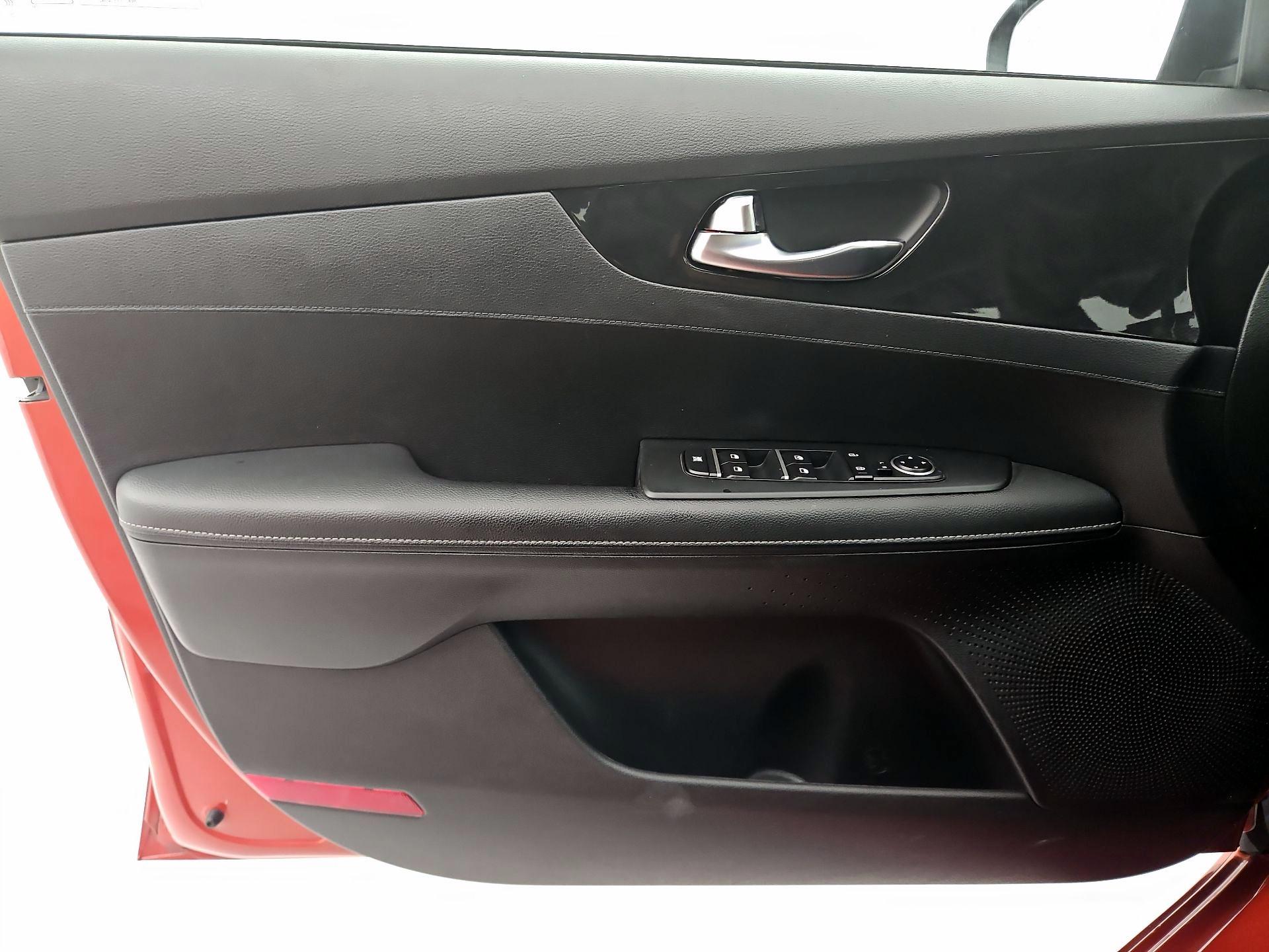 Thumbnail: 2022 Kia Forte - 12