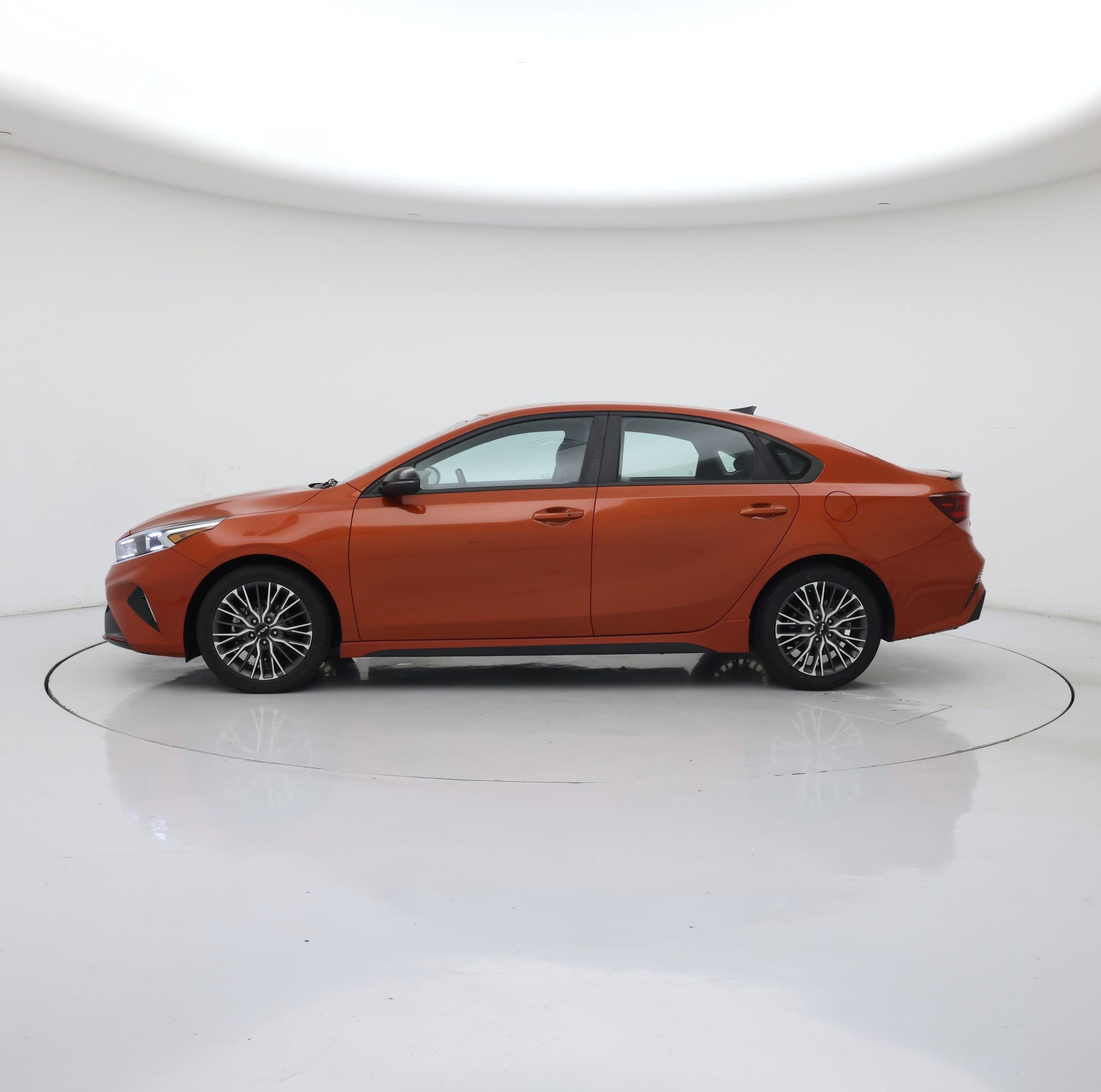 Thumbnail: 2022 Kia Forte - 3