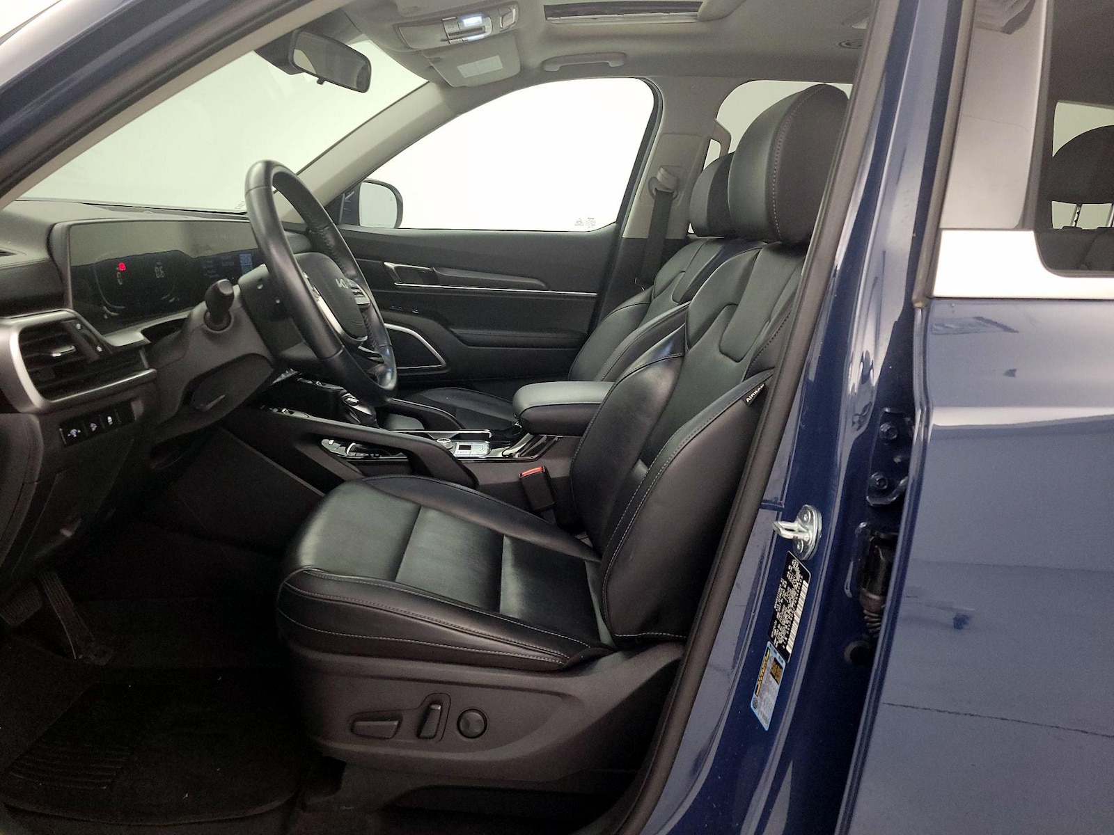 2024 Kia Telluride S - Photo 12