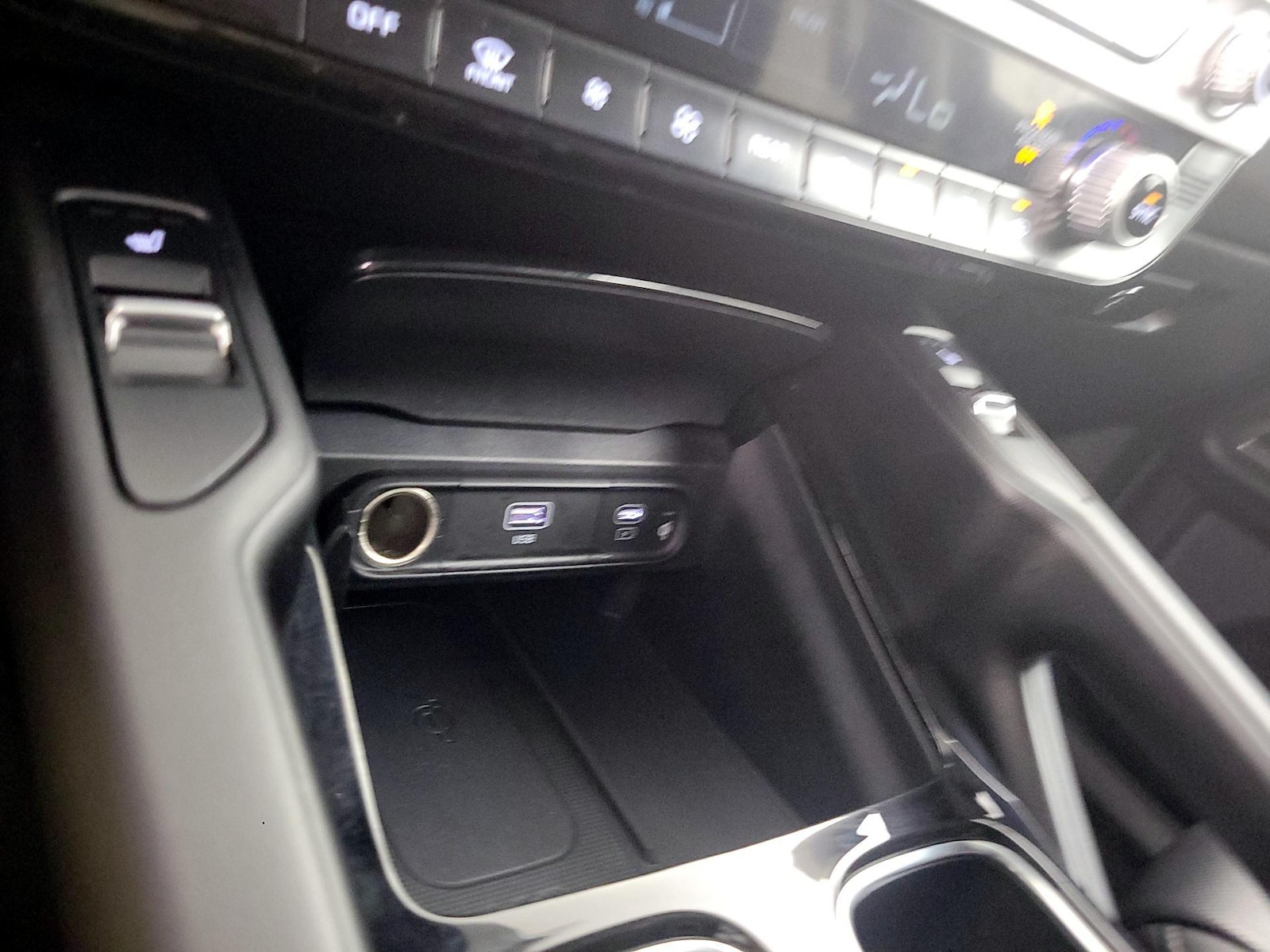 2024 Kia Telluride S - Photo 19