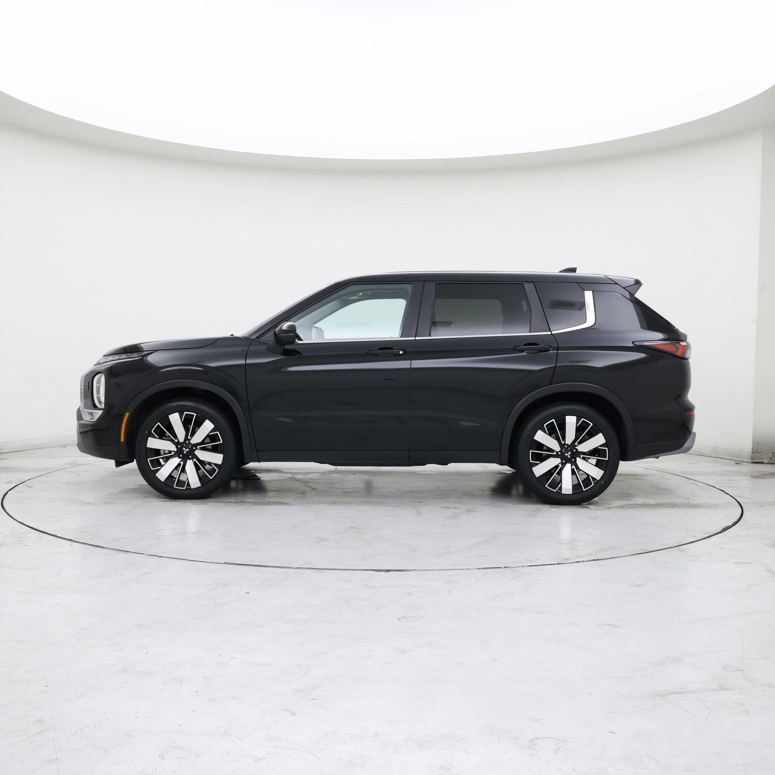 Thumbnail: 2025 Mitsubishi Outlander - 3