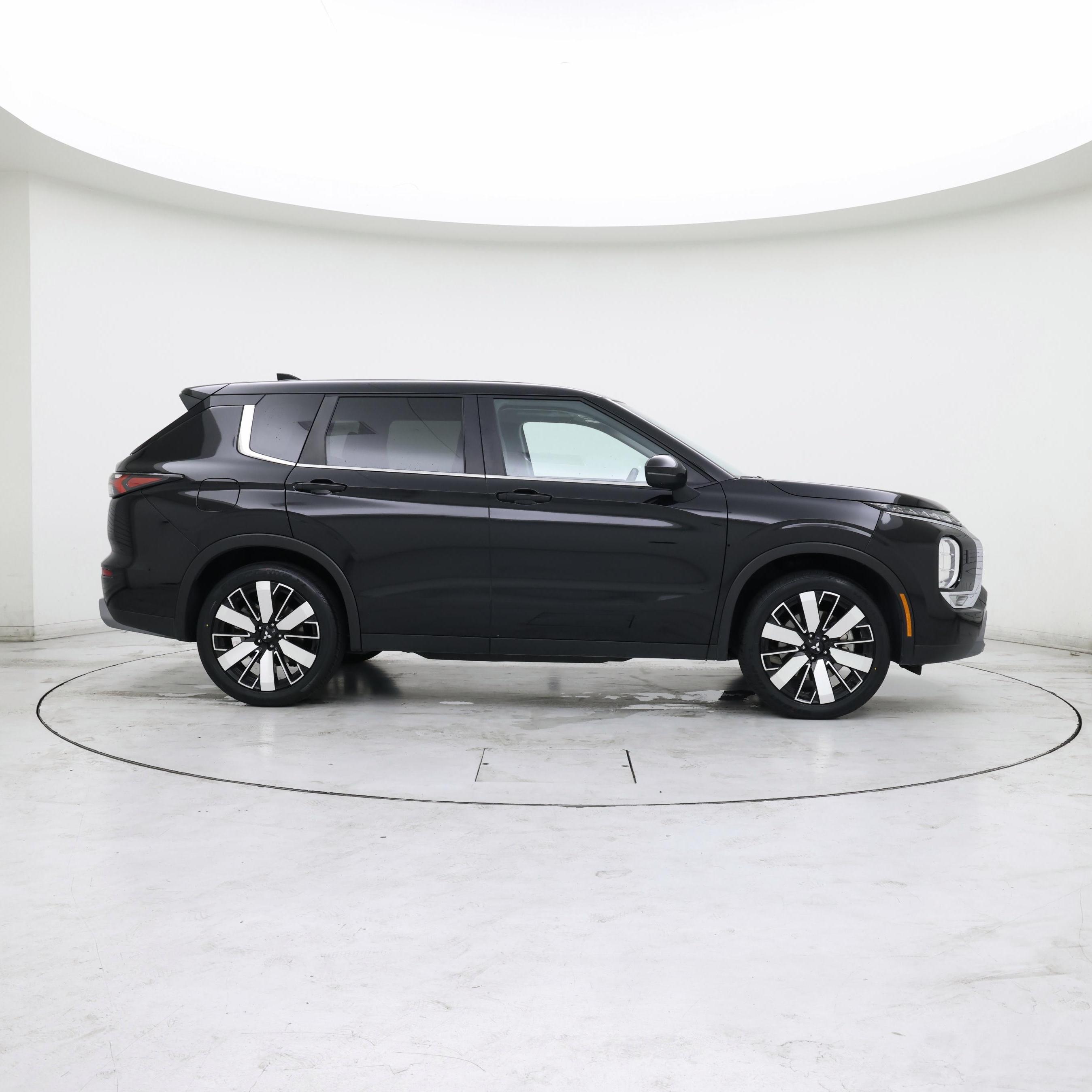 Thumbnail: 2025 Mitsubishi Outlander - 7