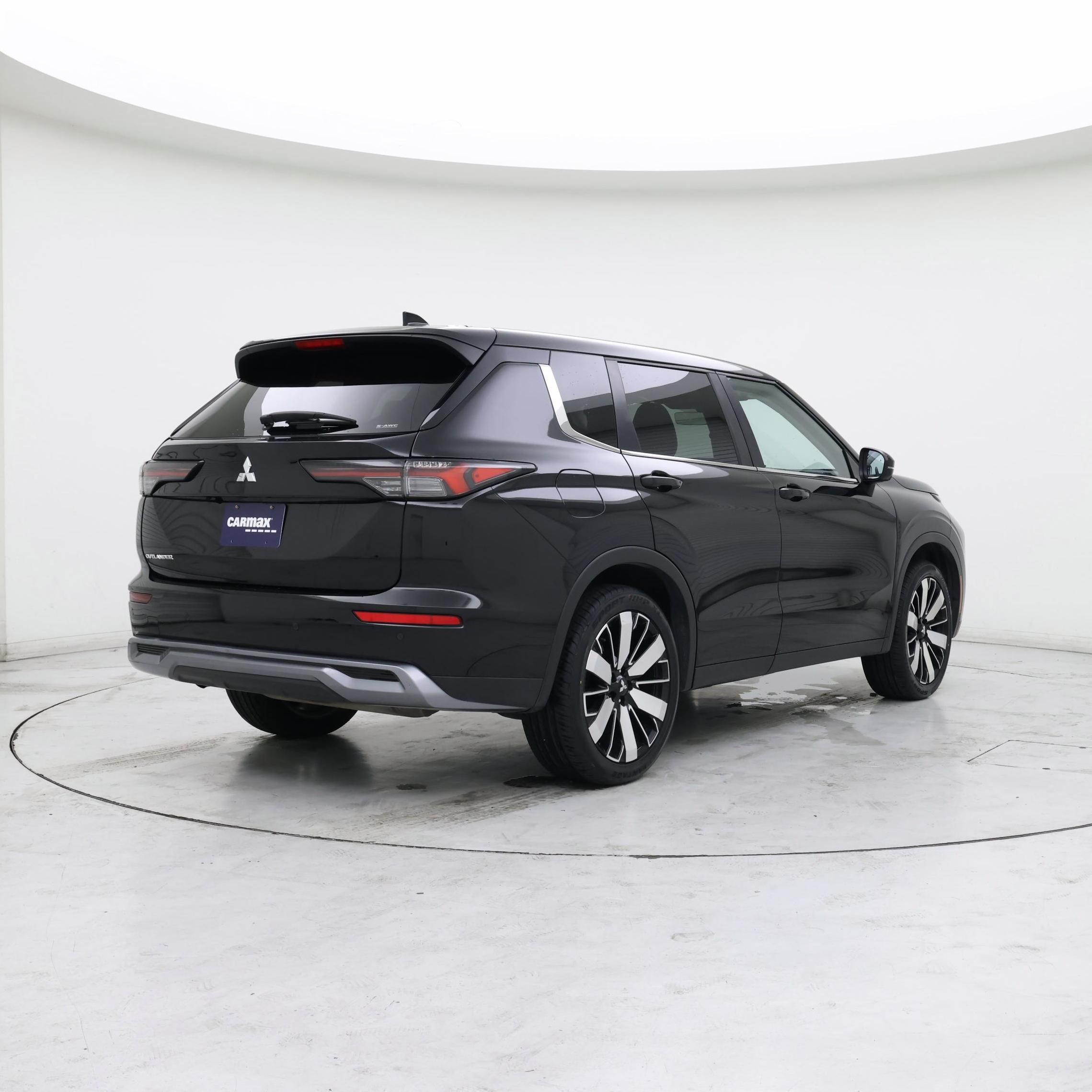 Thumbnail: 2025 Mitsubishi Outlander - 8