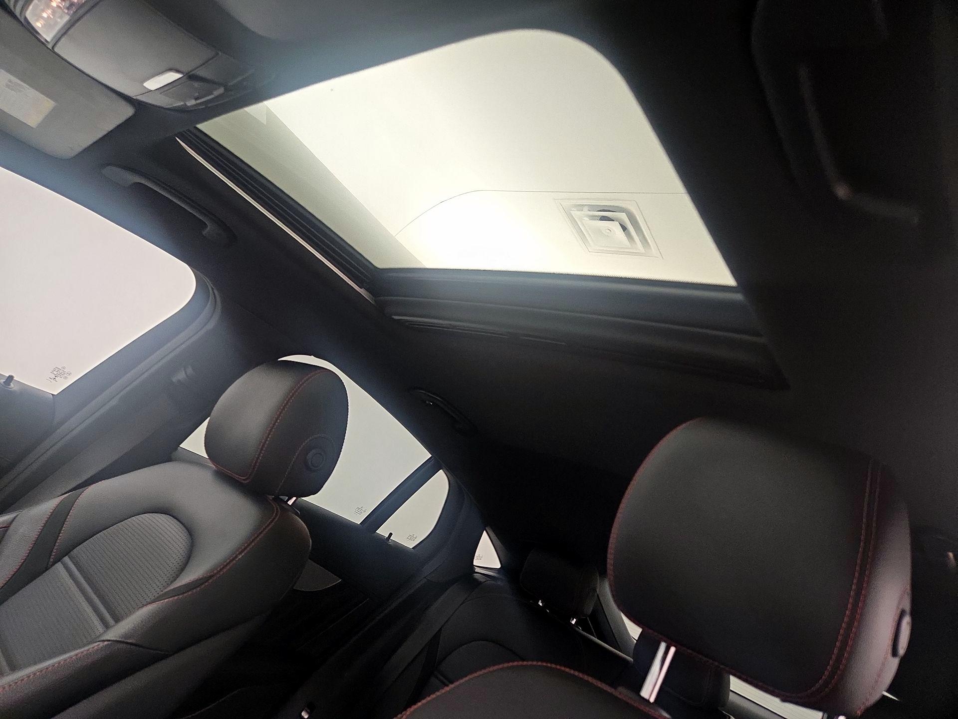 Thumbnail: 2018 Mercedes-Benz GLC - 20