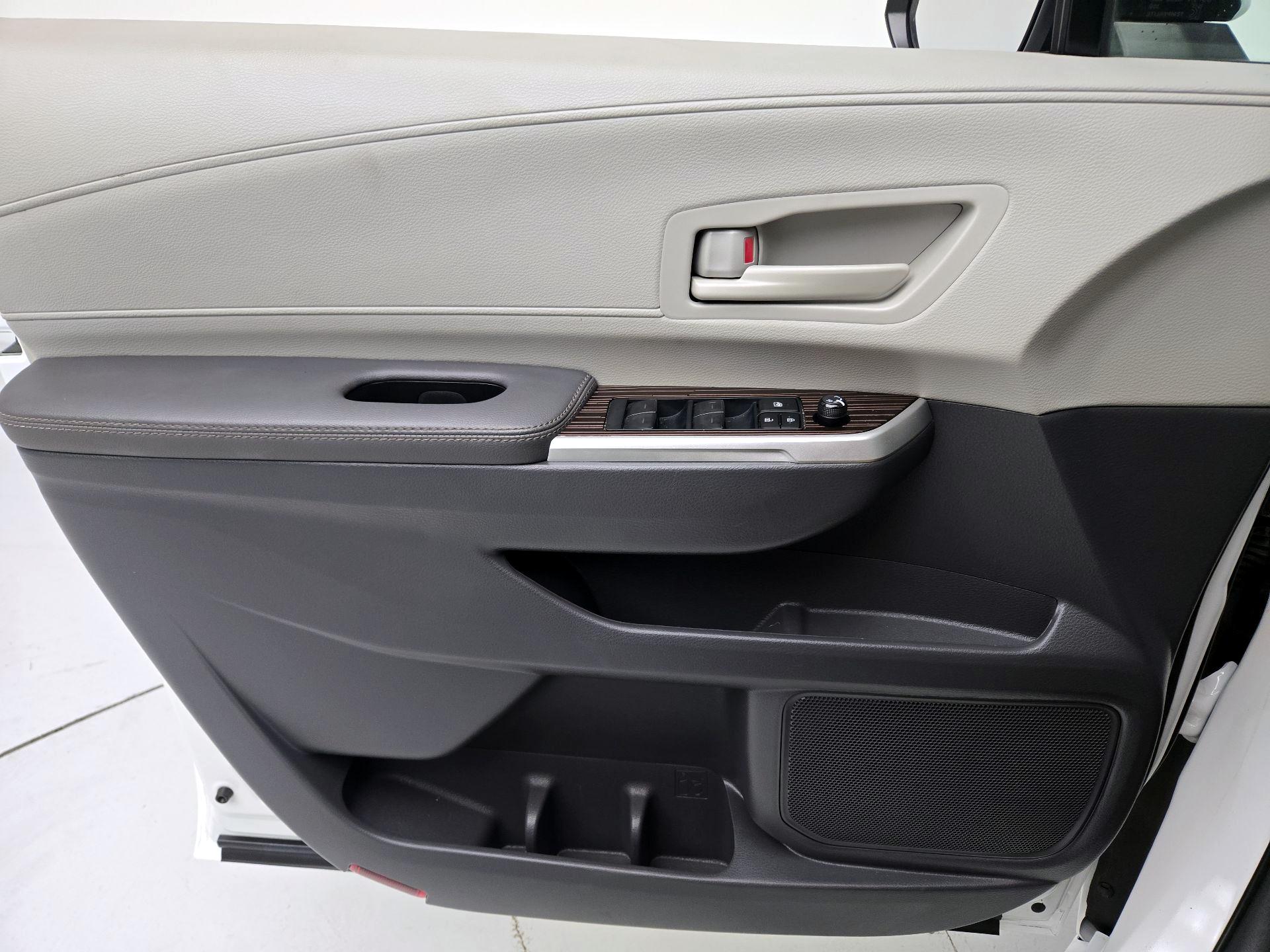 Thumbnail: 2024 Toyota Sienna - 12