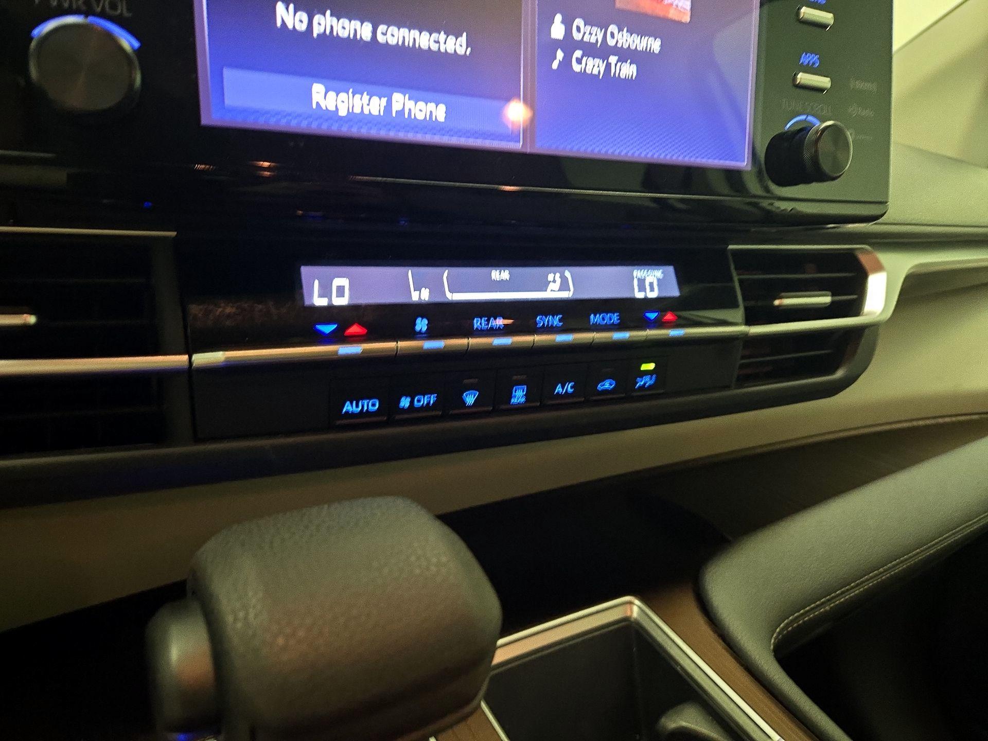 Thumbnail: 2024 Toyota Sienna - 16