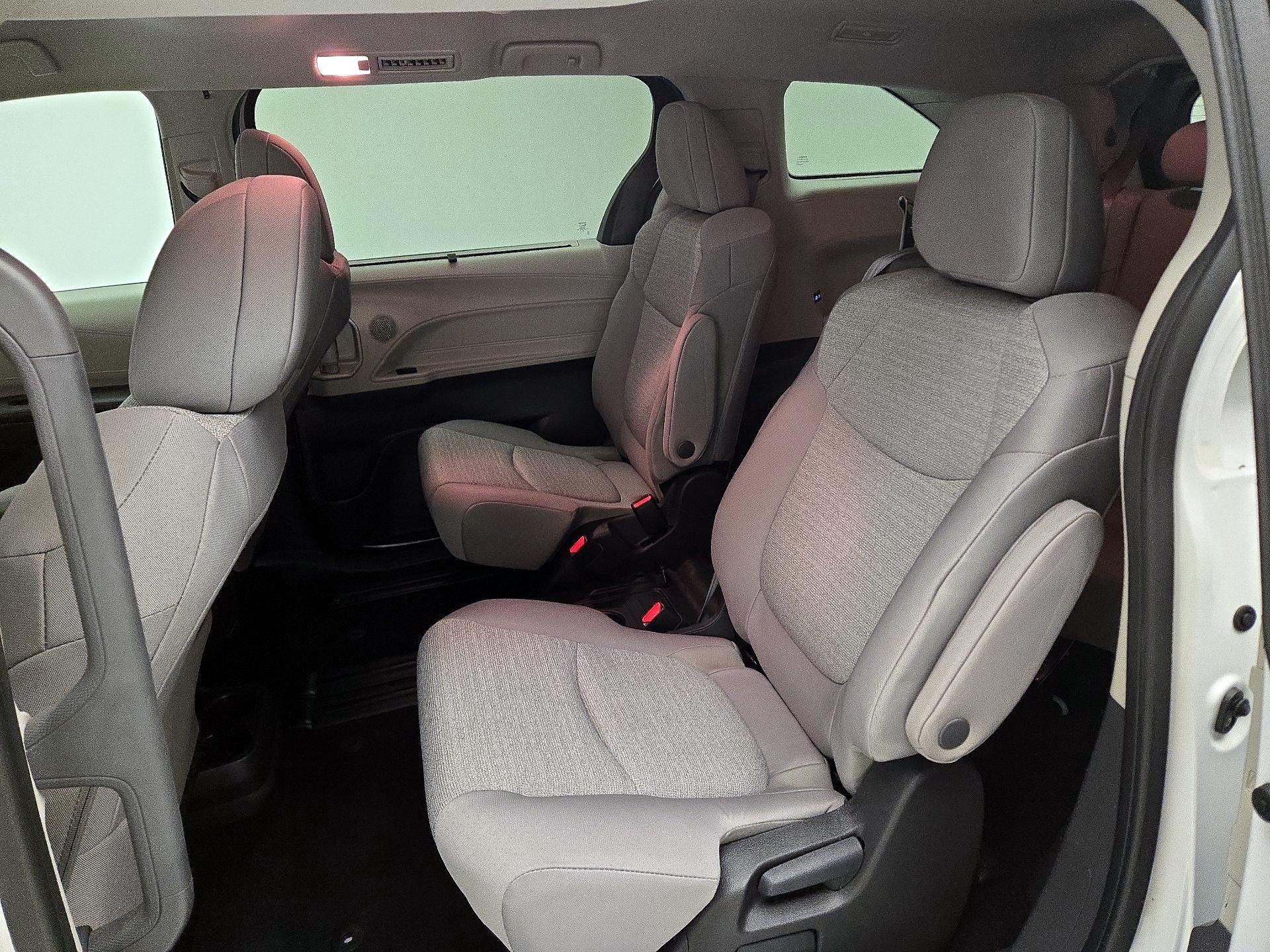 Thumbnail: 2024 Toyota Sienna - 19