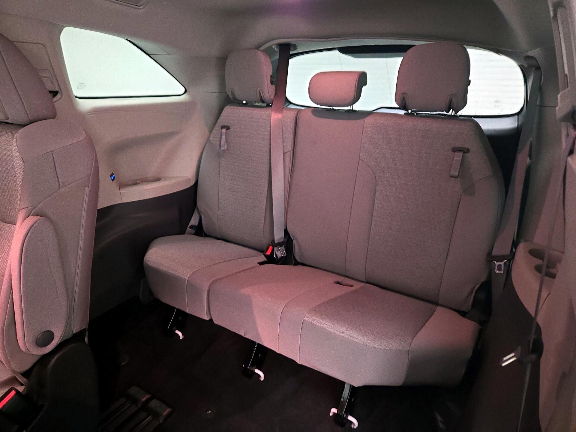 Thumbnail: 2024 Toyota Sienna - 20