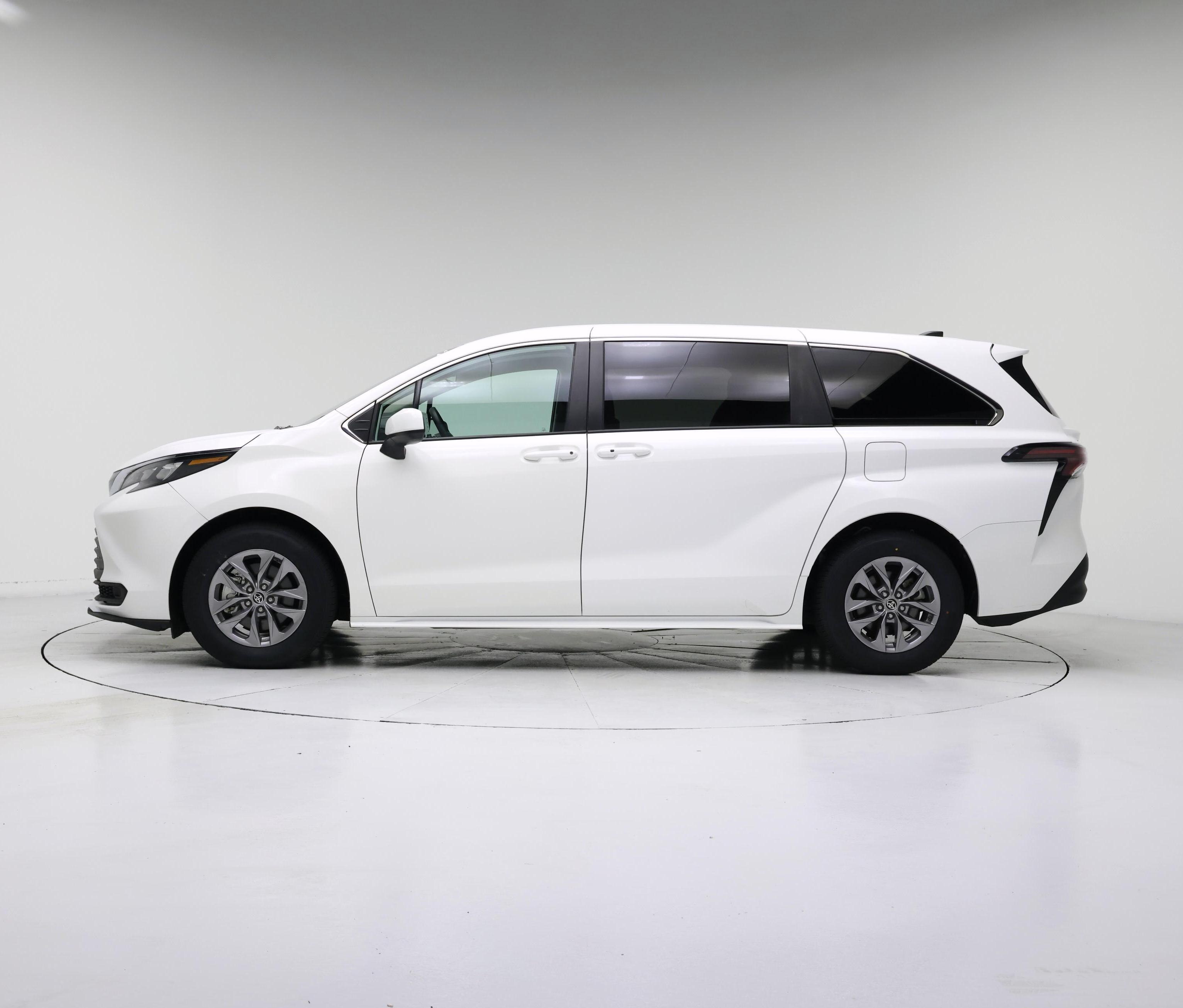 Thumbnail: 2024 Toyota Sienna - 3