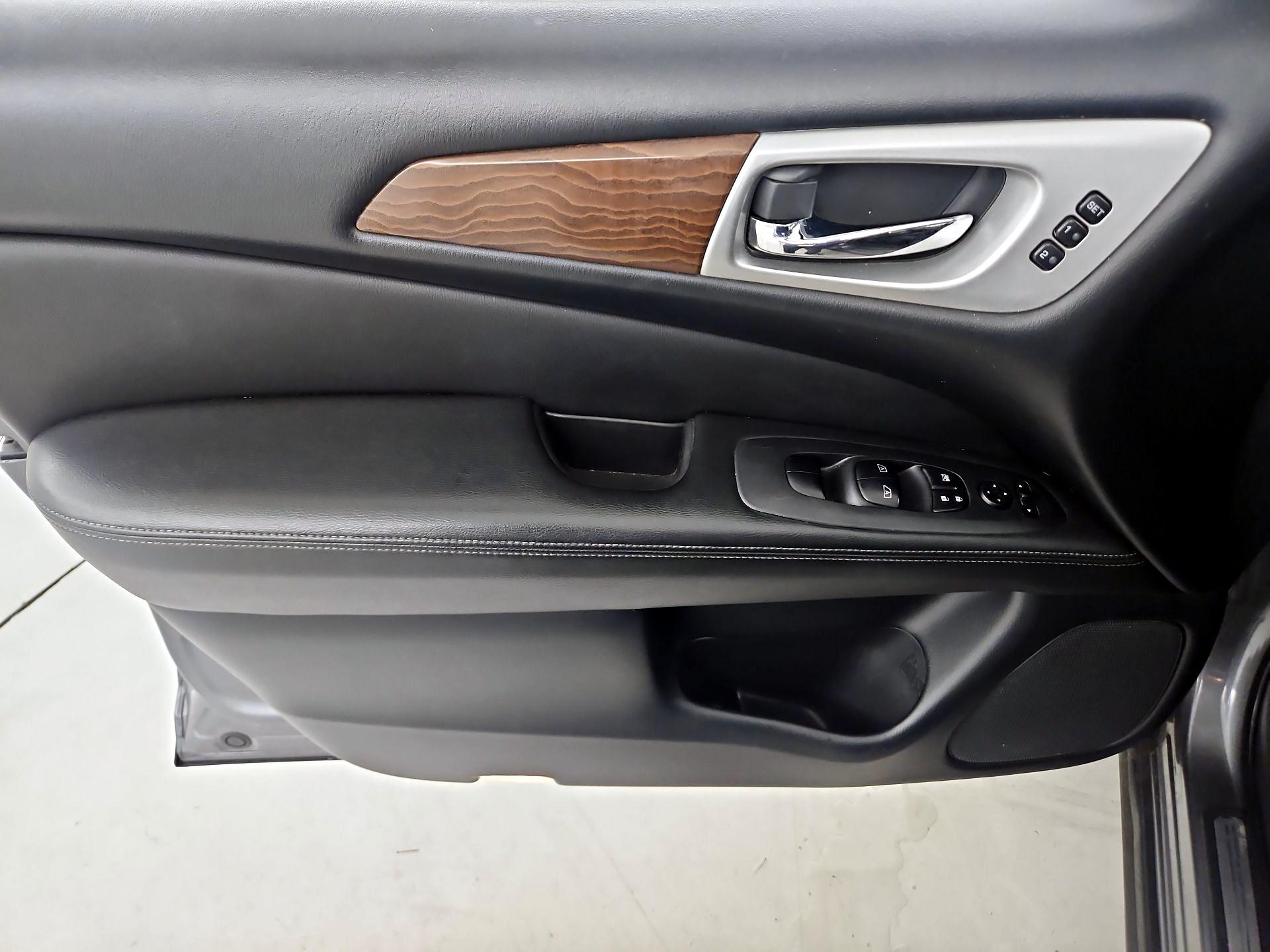 Thumbnail: 2020 Nissan Pathfinder - 12