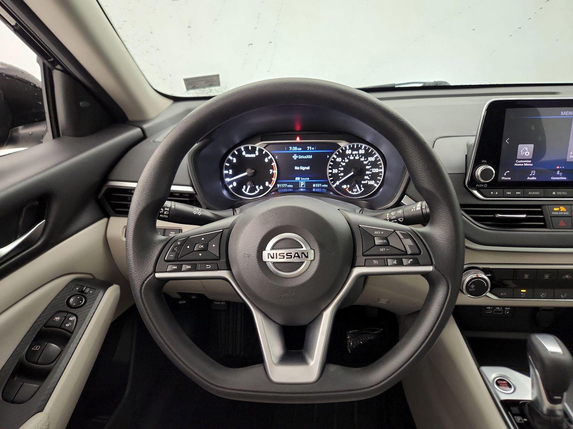 Thumbnail: 2022 Nissan Altima - 10