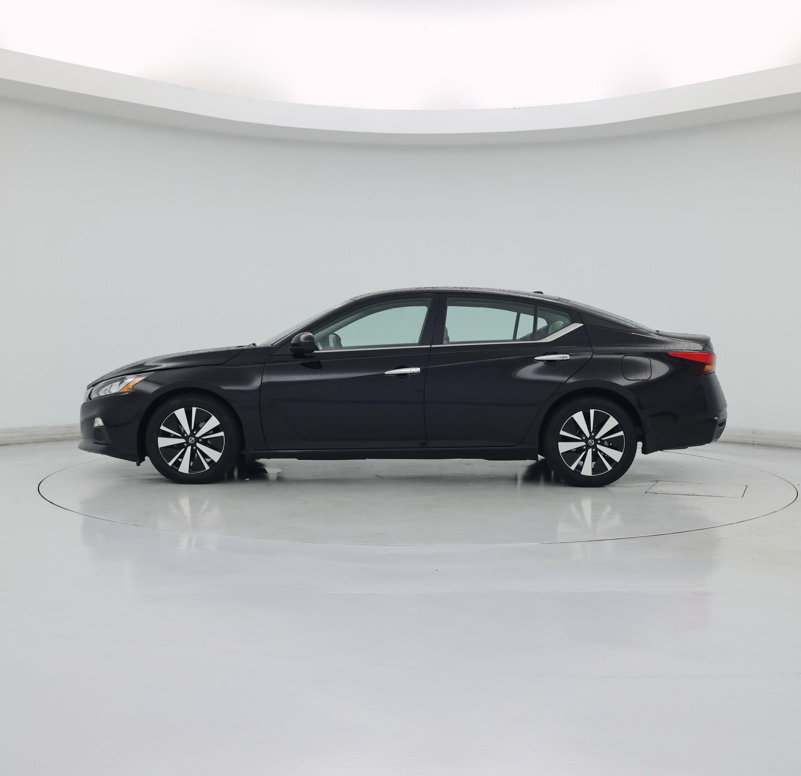 Thumbnail: 2022 Nissan Altima - 3
