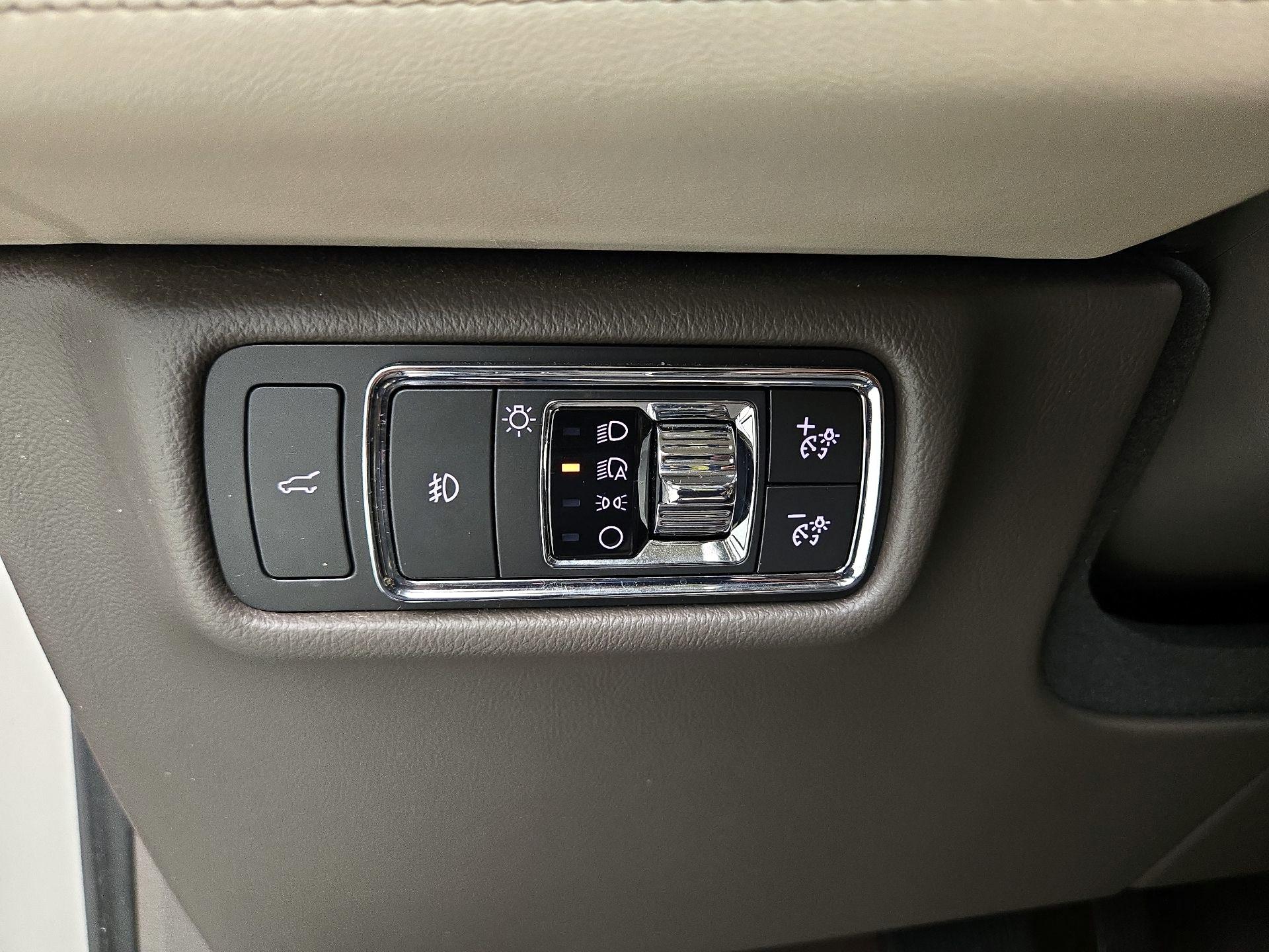 Thumbnail: 2020 Lincoln Aviator - 13
