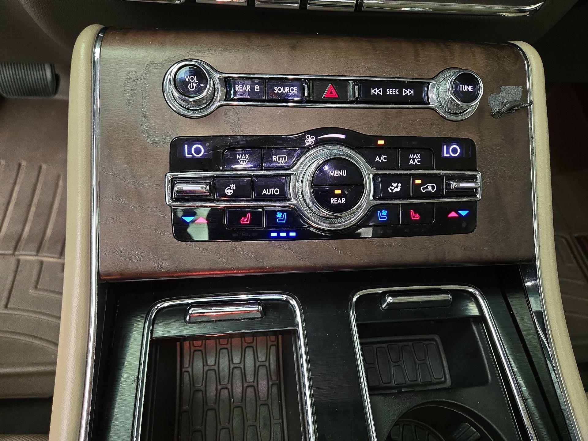 Thumbnail: 2020 Lincoln Aviator - 17