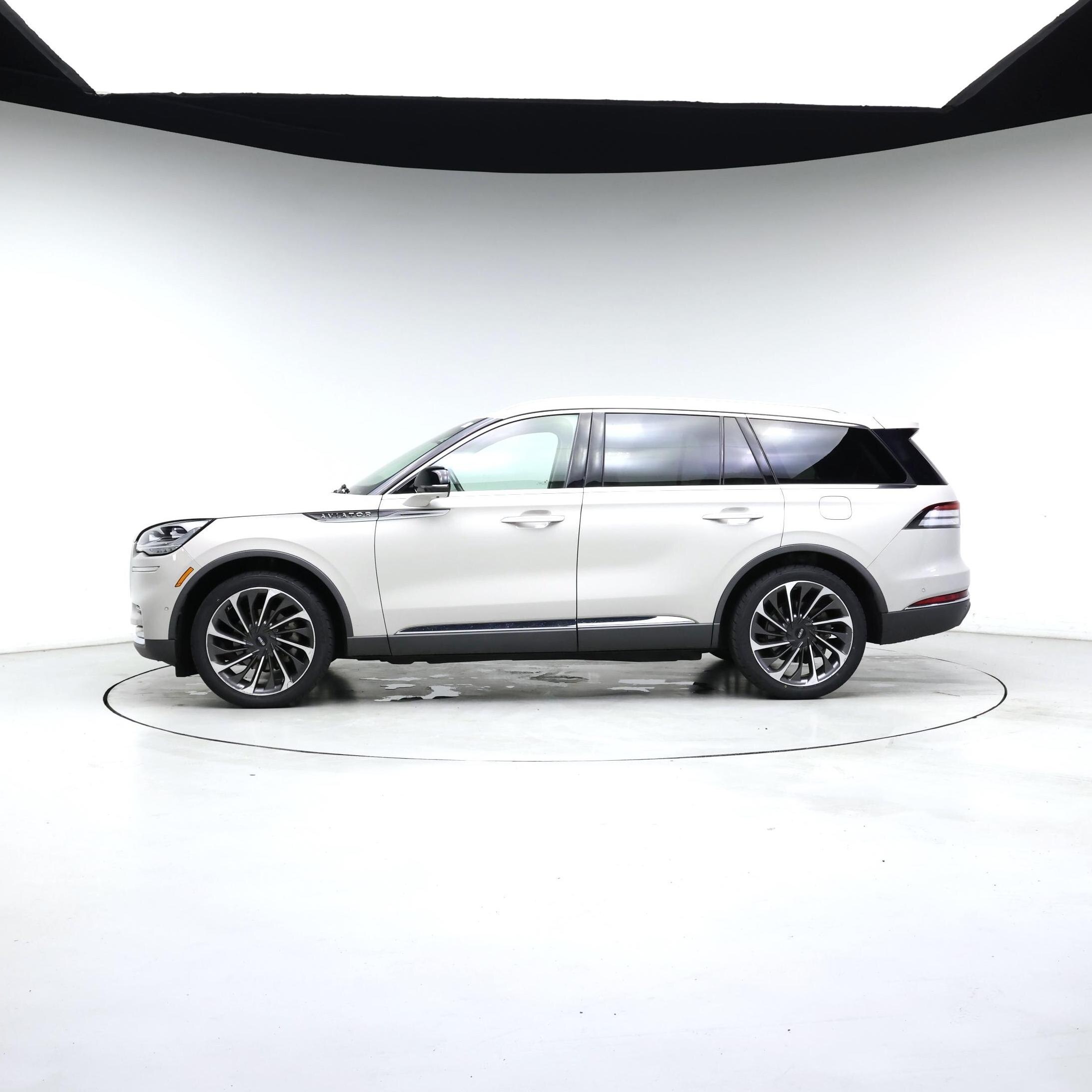 Thumbnail: 2020 Lincoln Aviator - 3
