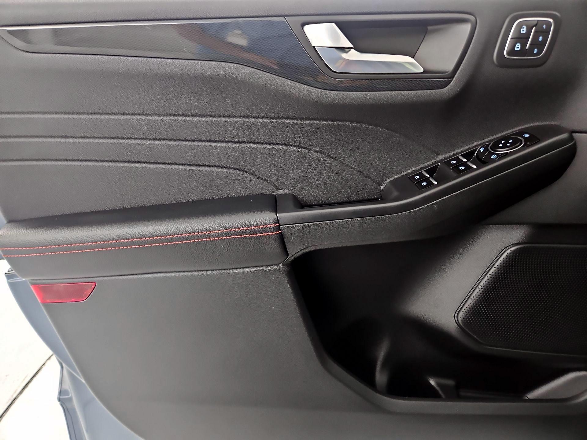 Thumbnail: 2023 Ford Escape - 10