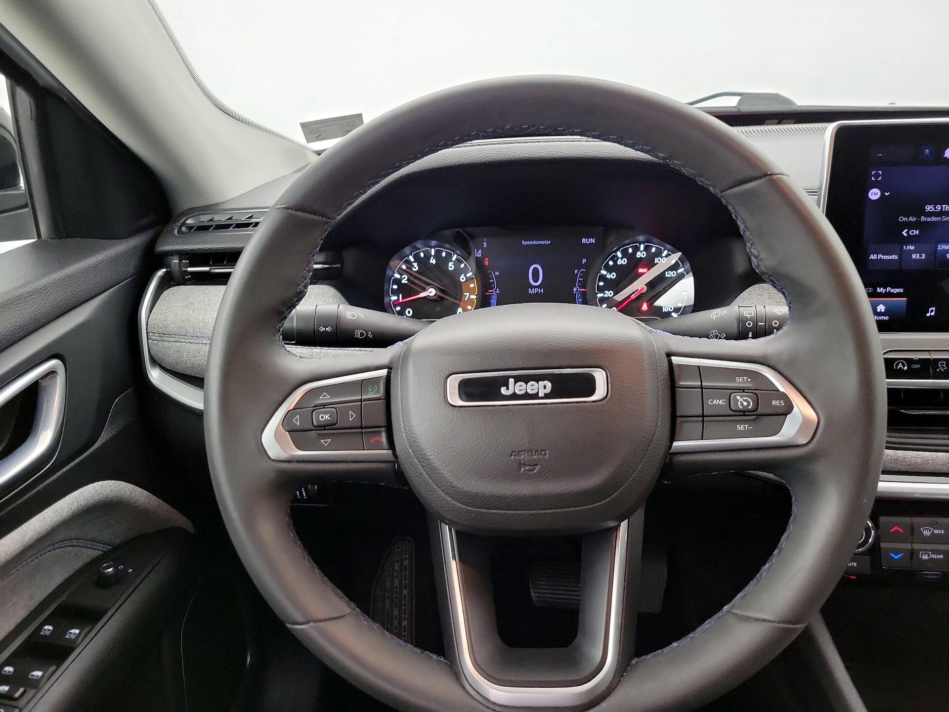 Thumbnail: 2022 Jeep Compass - 10