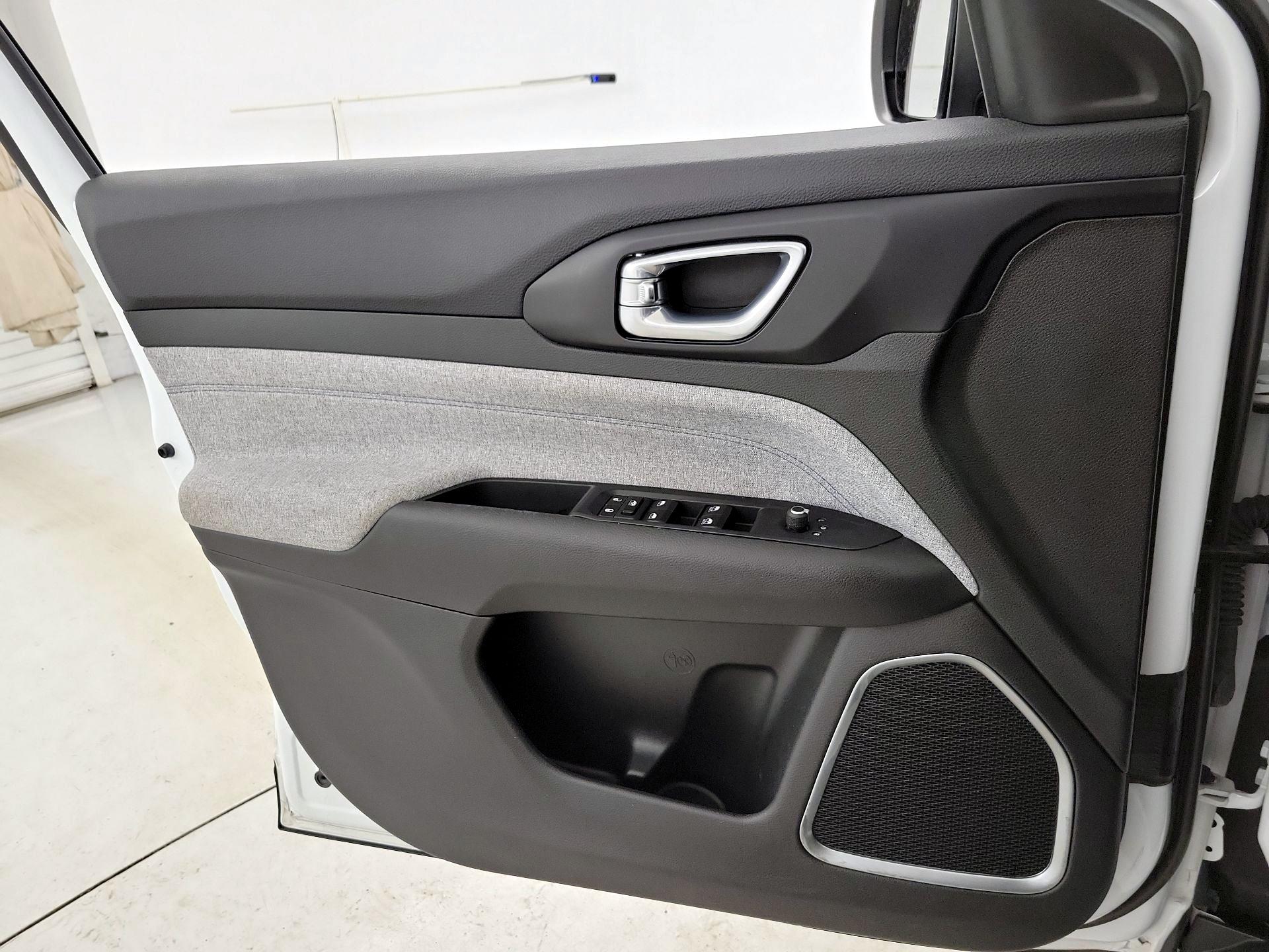 Thumbnail: 2022 Jeep Compass - 12