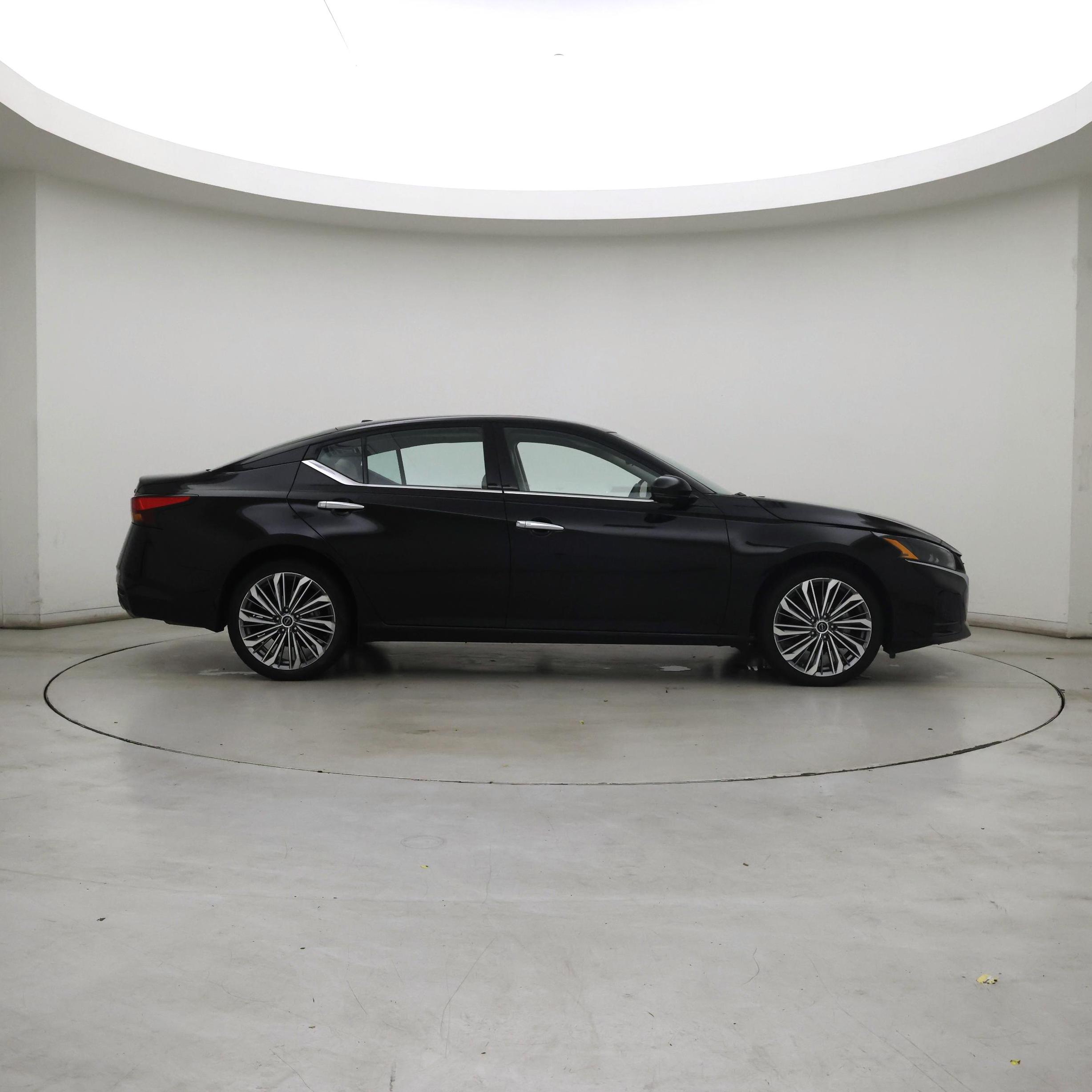Thumbnail: 2023 Nissan Altima - 7