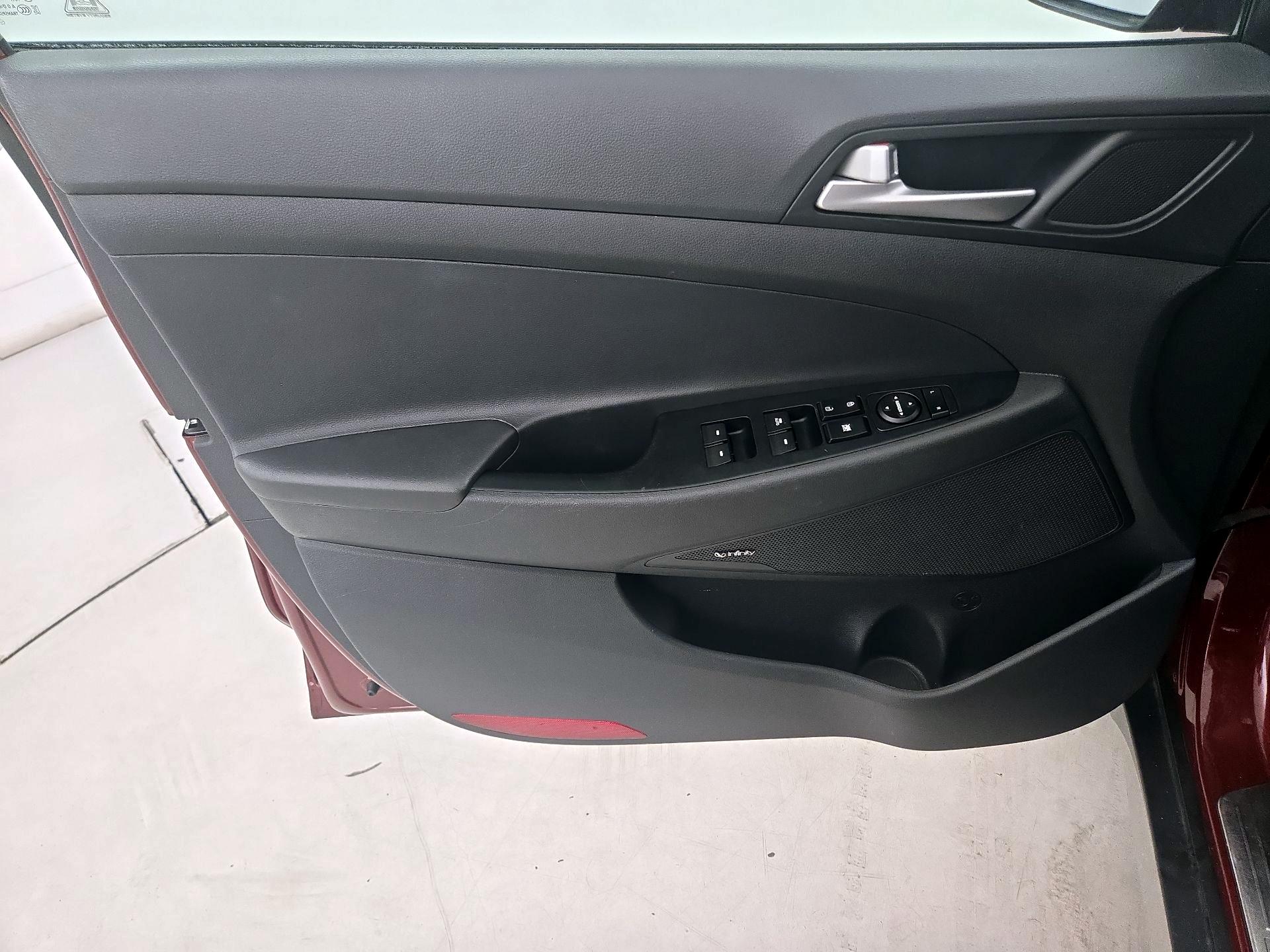 Thumbnail: 2019 Hyundai Tucson - 12