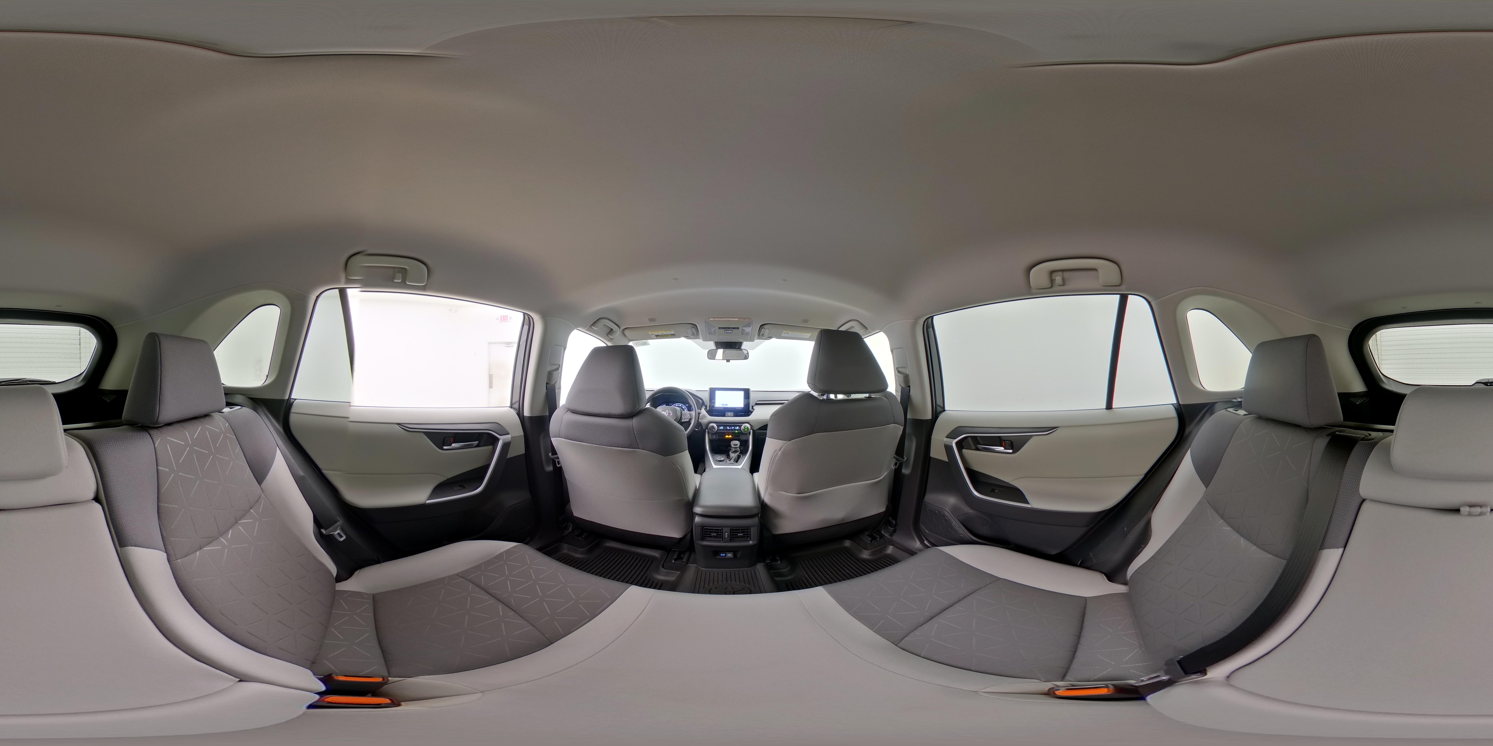 2025 Toyota RAV4 XLE - Photo 25