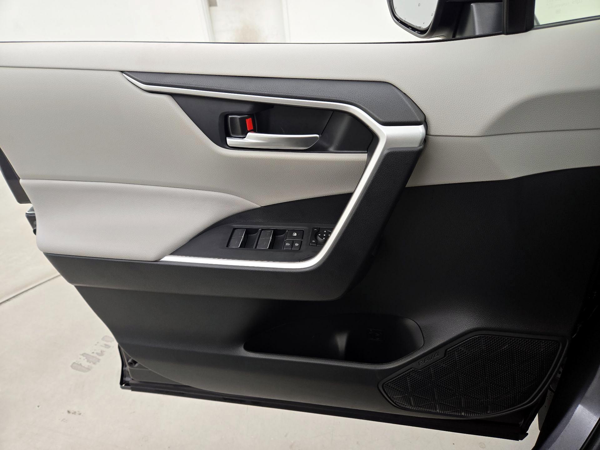 Thumbnail: 2025 Toyota RAV4 - 12