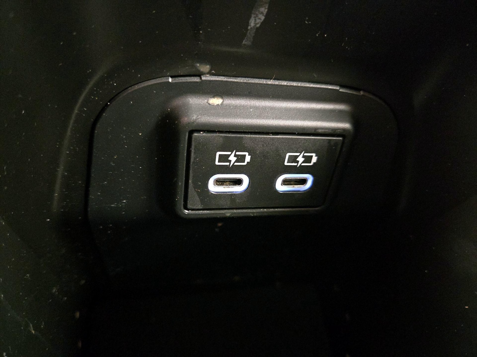2025 Toyota RAV4 XLE - Photo 19