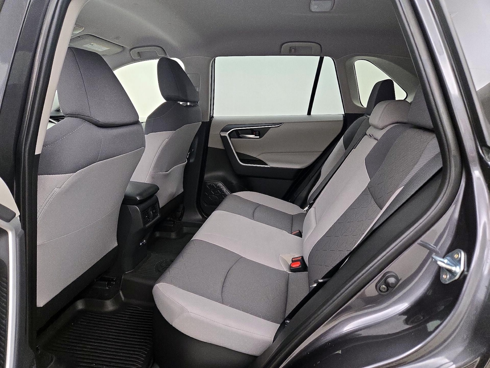2025 Toyota RAV4 XLE - Photo 20
