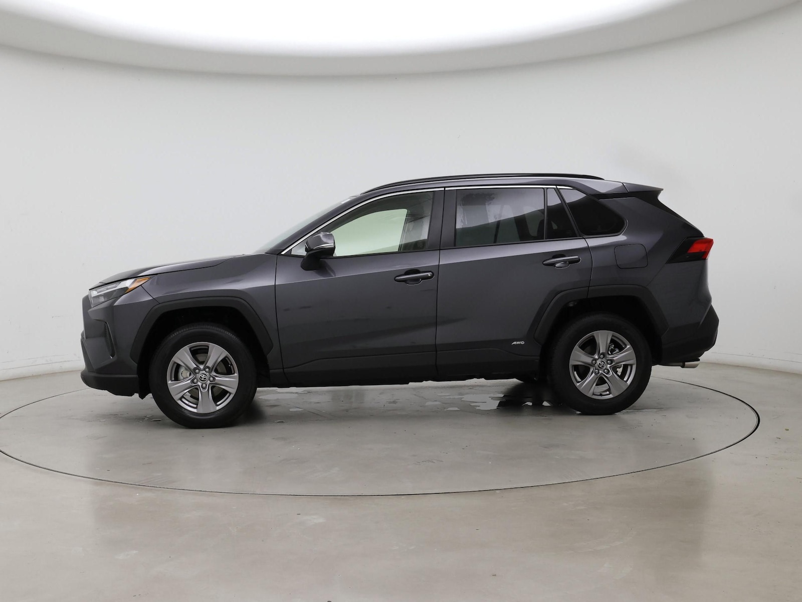 2025 Toyota RAV4 XLE - Photo 4