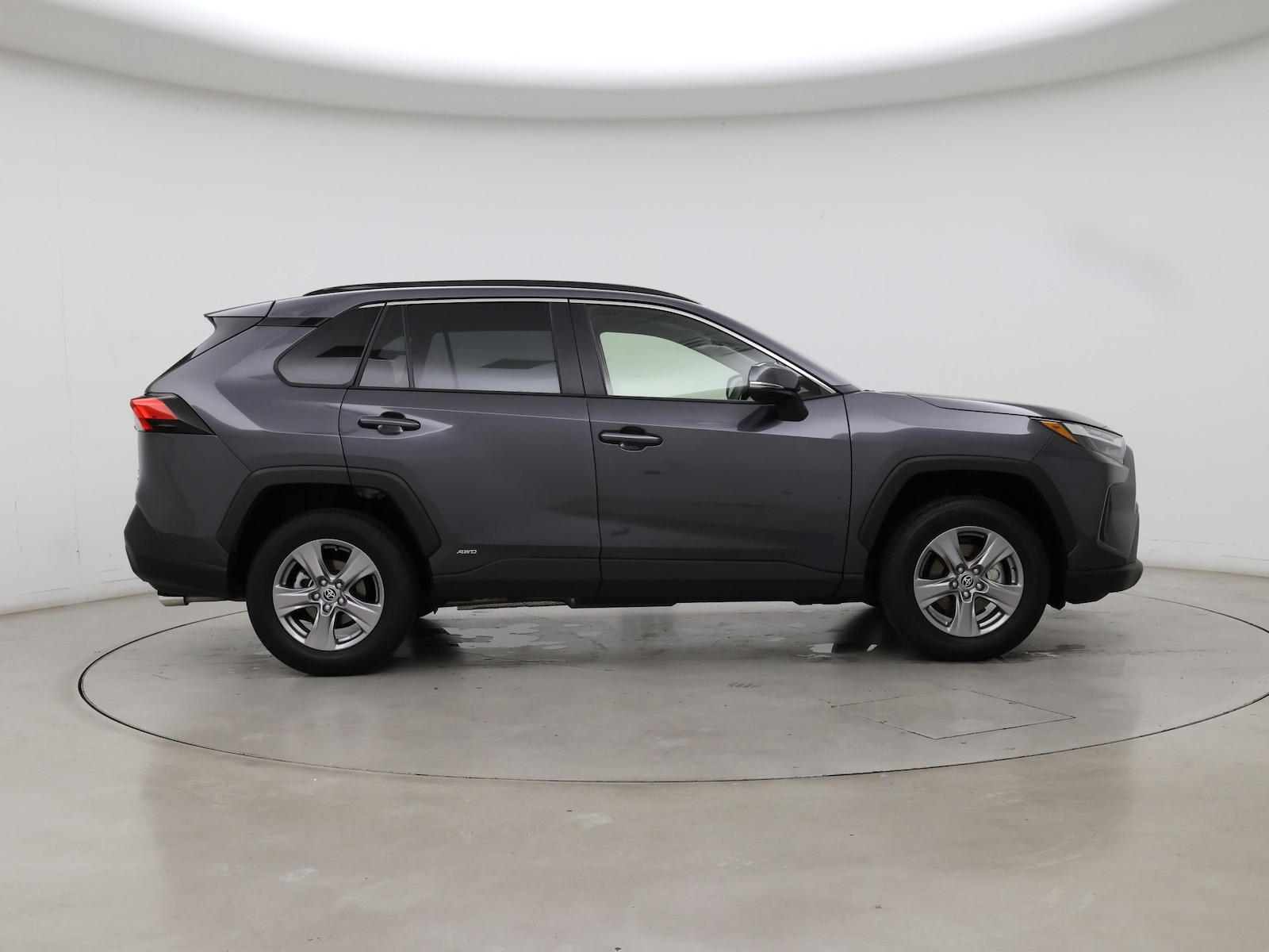 2025 Toyota RAV4 XLE - Photo 8