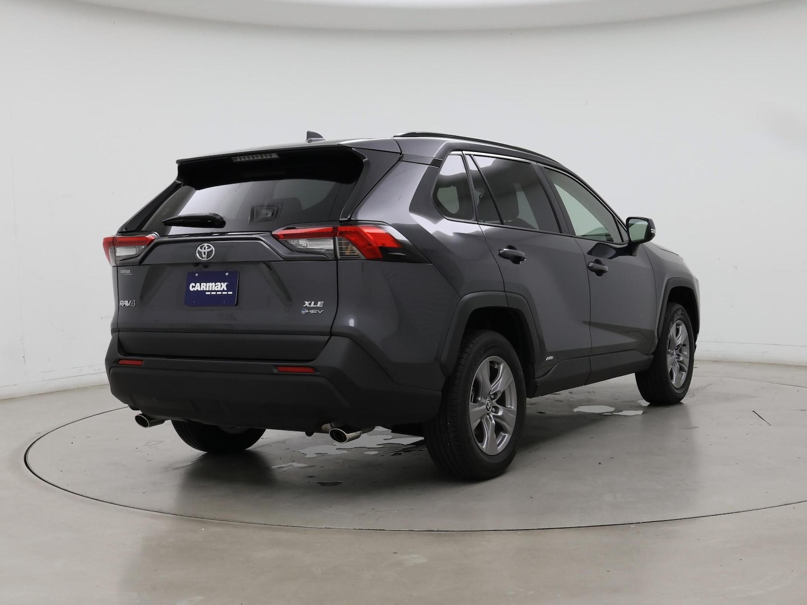 2025 Toyota RAV4 XLE - Photo 9