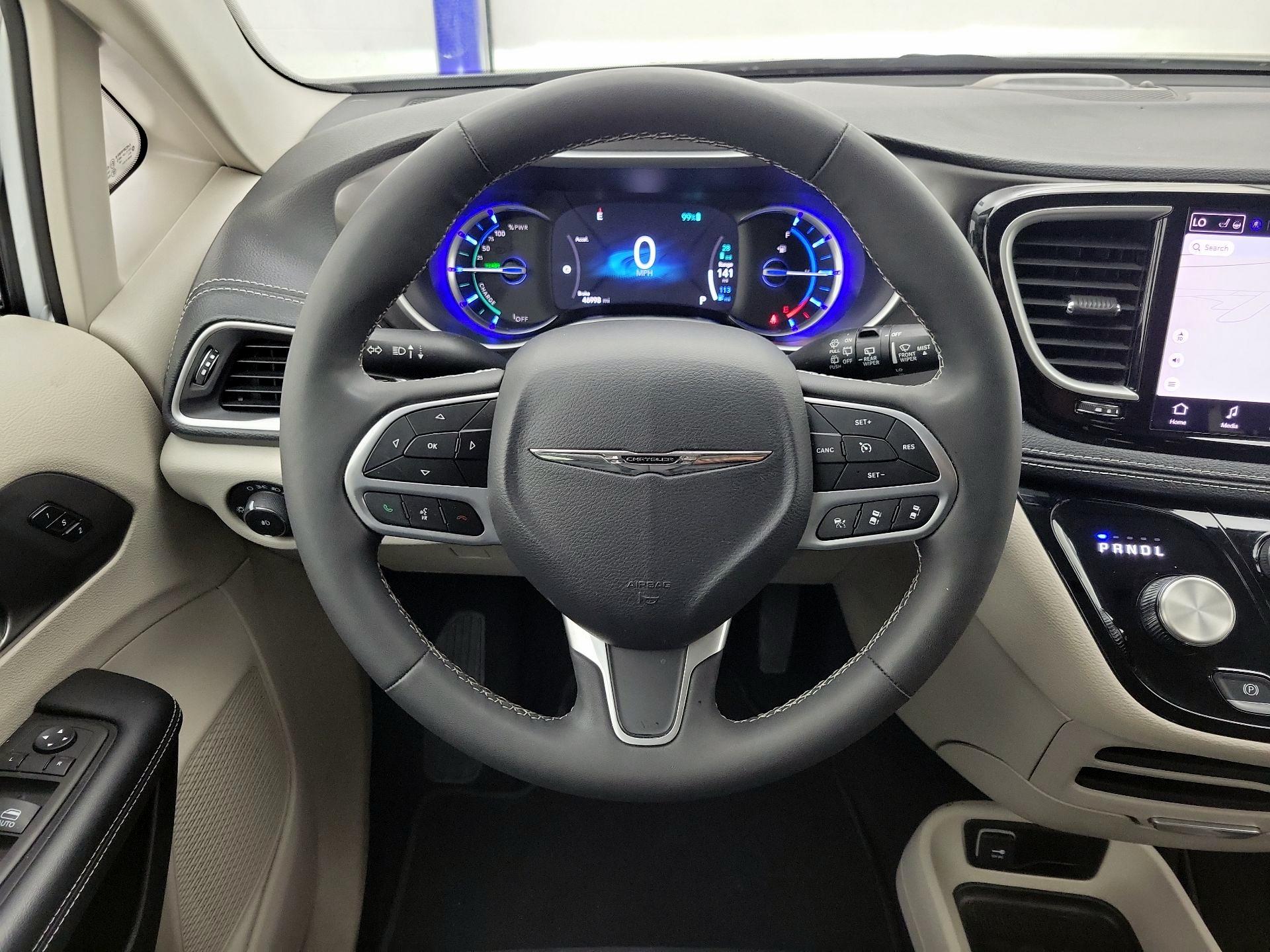 Thumbnail: 2024 Chrysler Pacifica - 10