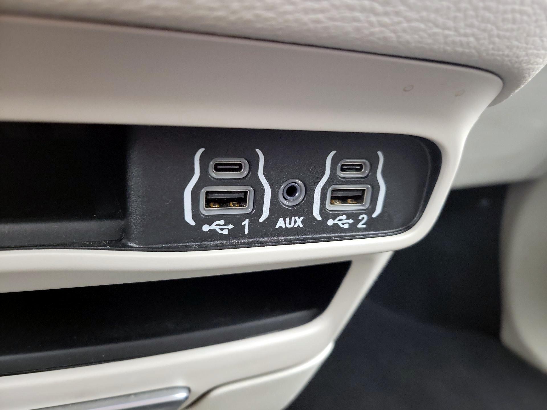 Thumbnail: 2024 Chrysler Pacifica - 19