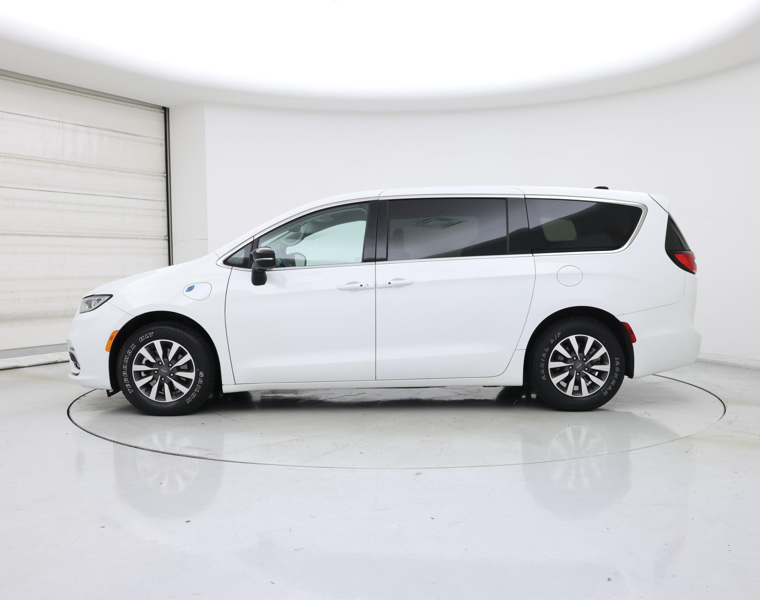 Thumbnail: 2024 Chrysler Pacifica - 3