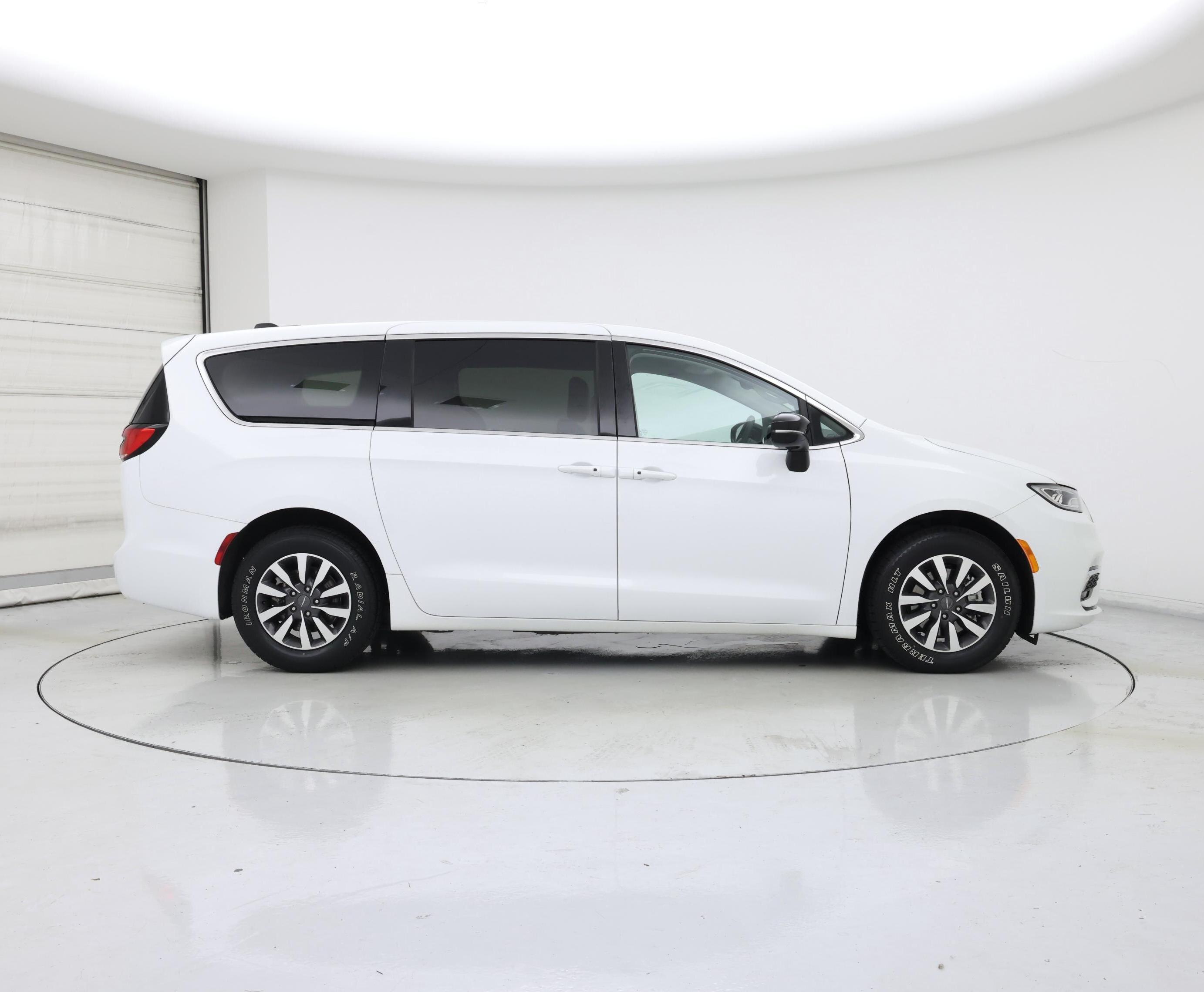 Thumbnail: 2024 Chrysler Pacifica - 7