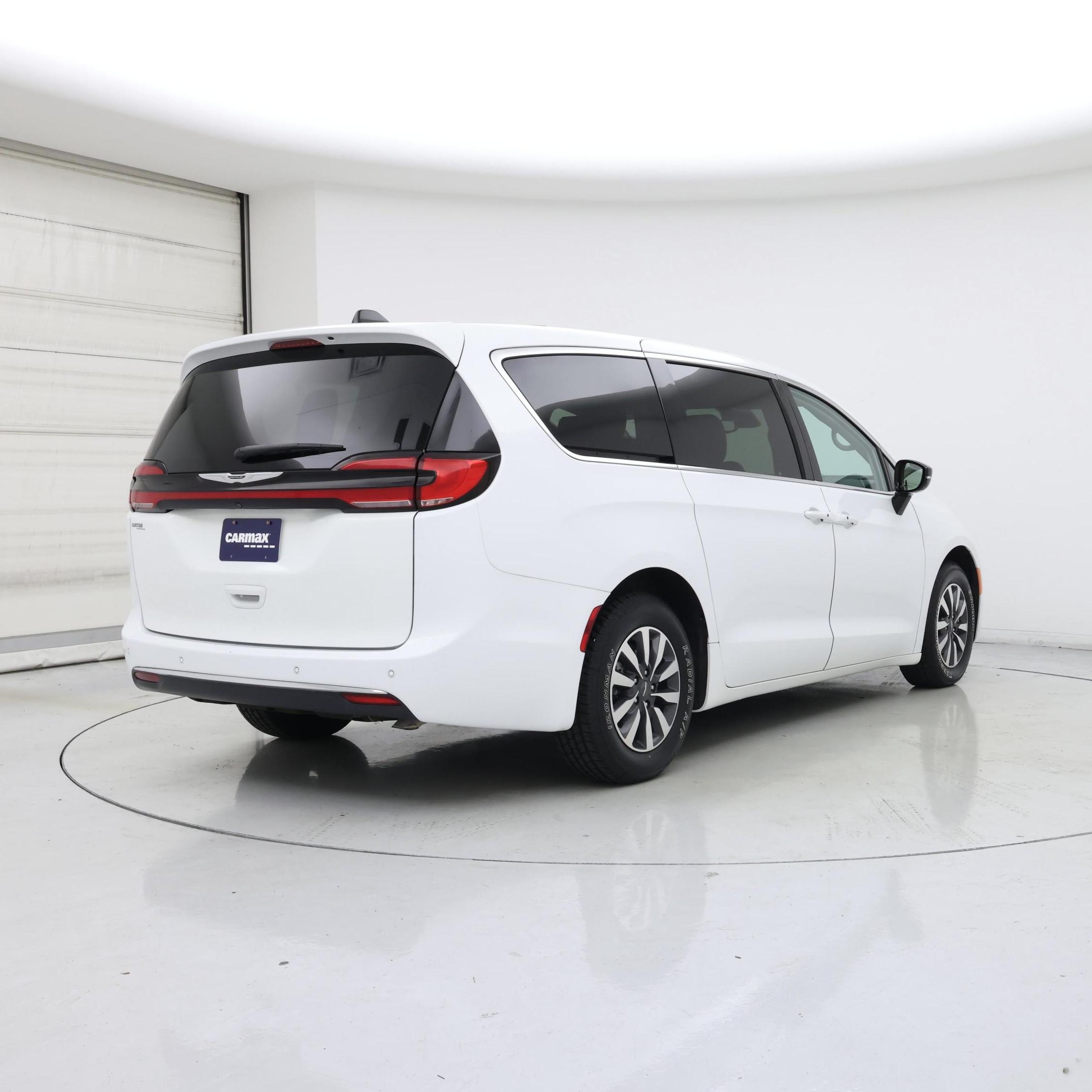 Thumbnail: 2024 Chrysler Pacifica - 8