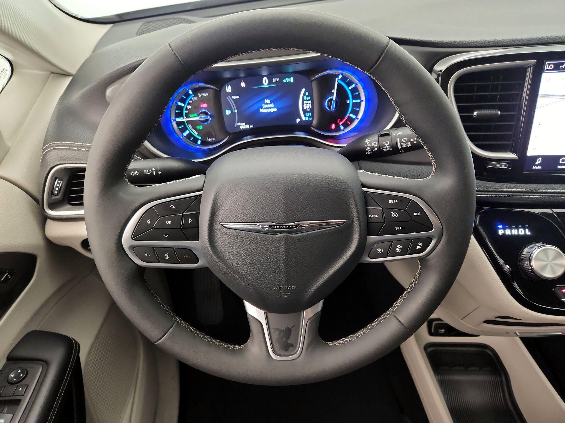 Thumbnail: 2024 Chrysler Pacifica - 10