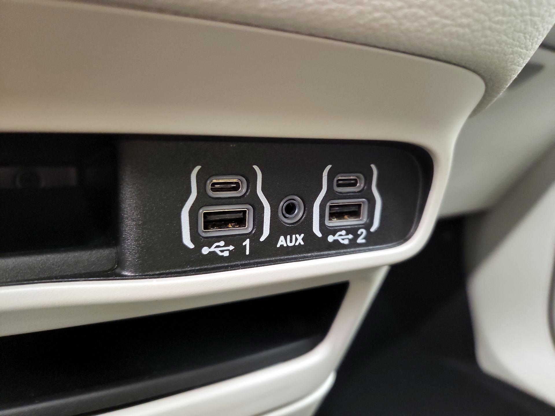 Thumbnail: 2024 Chrysler Pacifica - 19