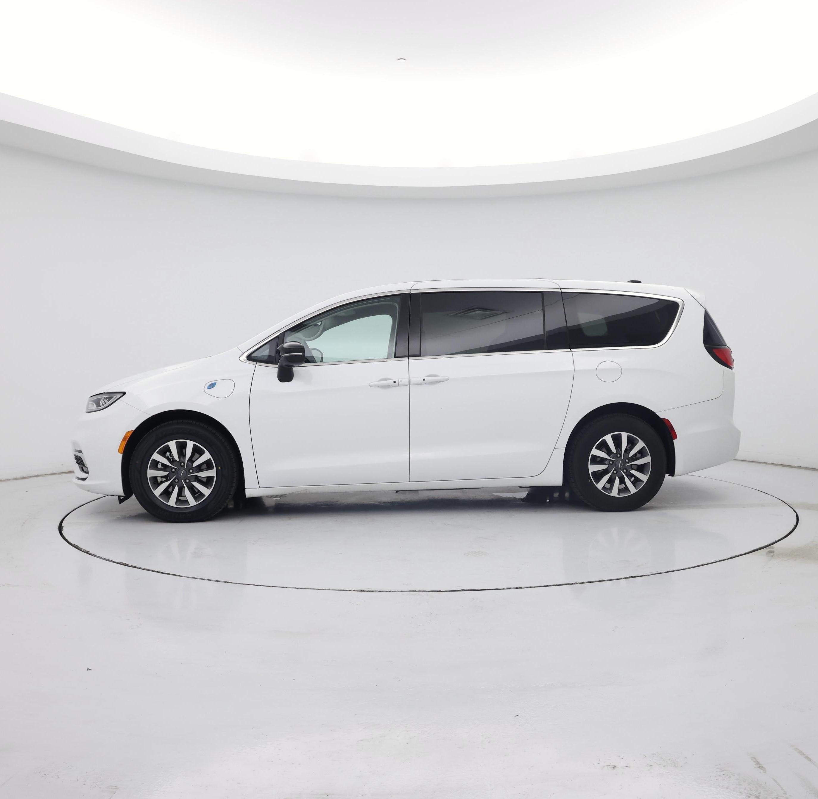 Thumbnail: 2024 Chrysler Pacifica - 3