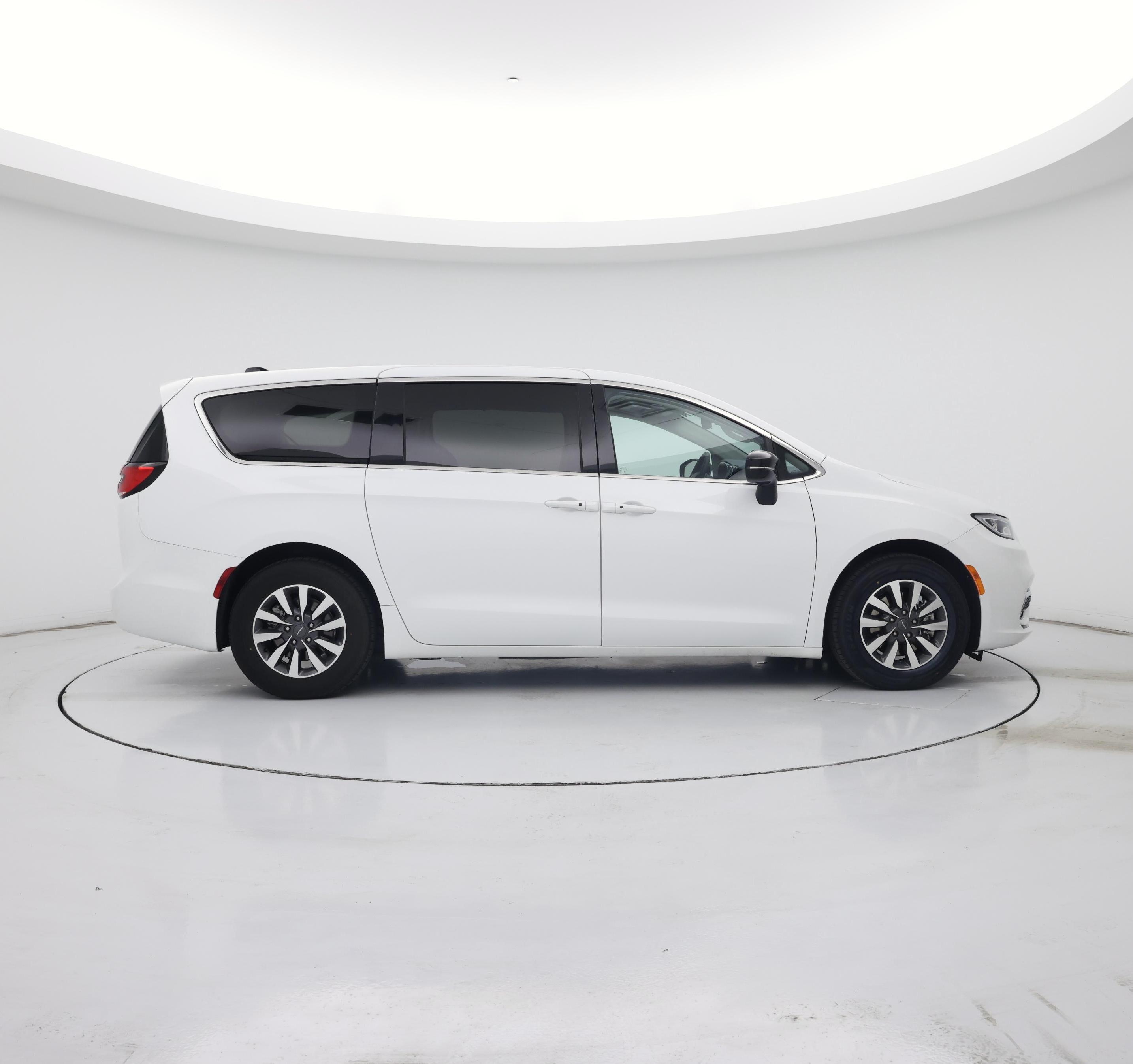 Thumbnail: 2024 Chrysler Pacifica - 7