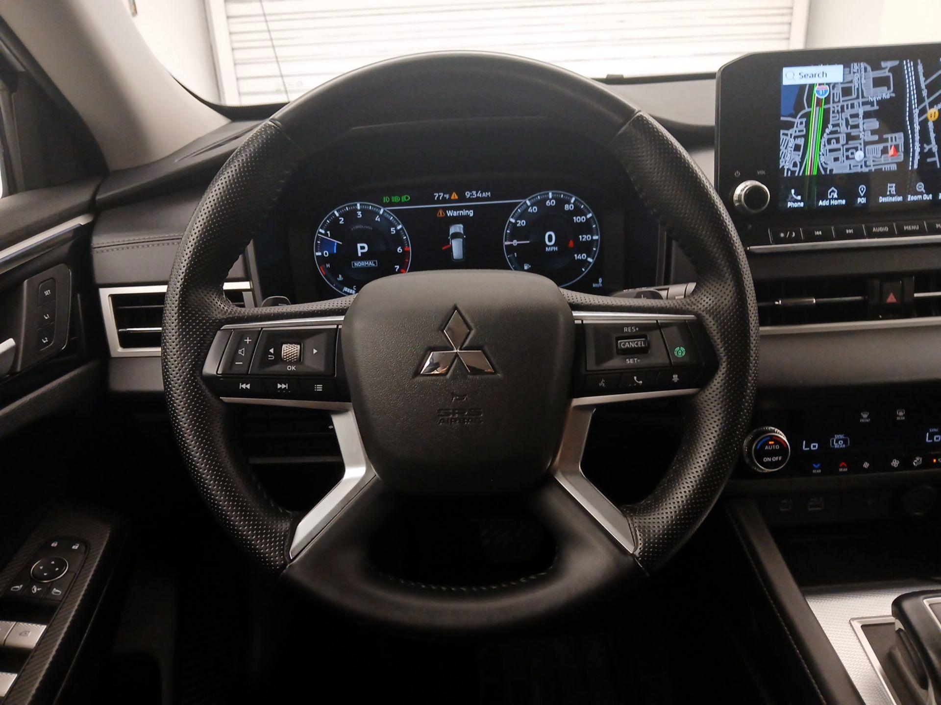 Thumbnail: 2024 Mitsubishi Outlander - 10