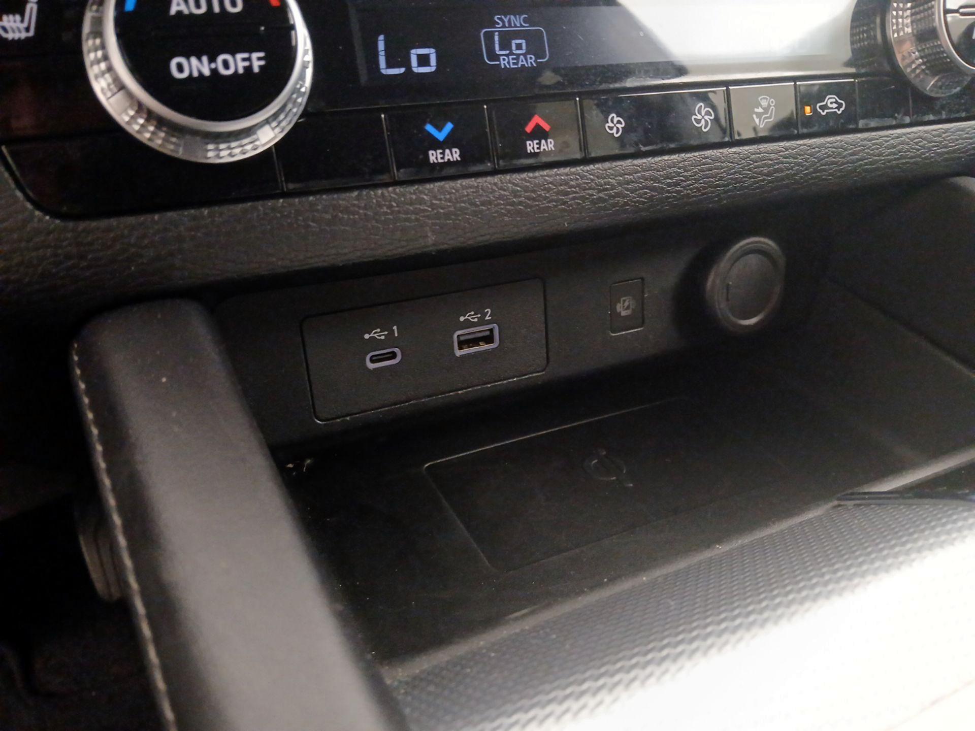 Thumbnail: 2024 Mitsubishi Outlander - 19