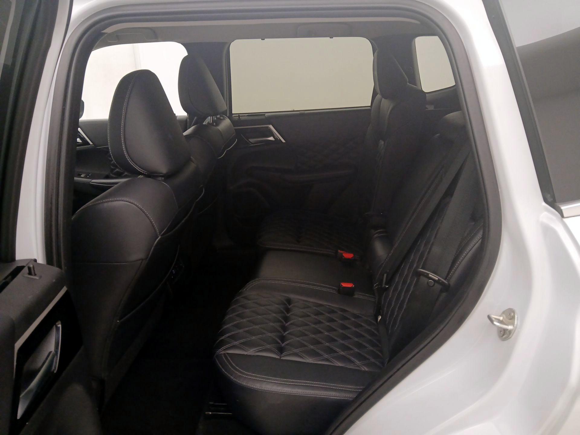 Thumbnail: 2024 Mitsubishi Outlander - 20