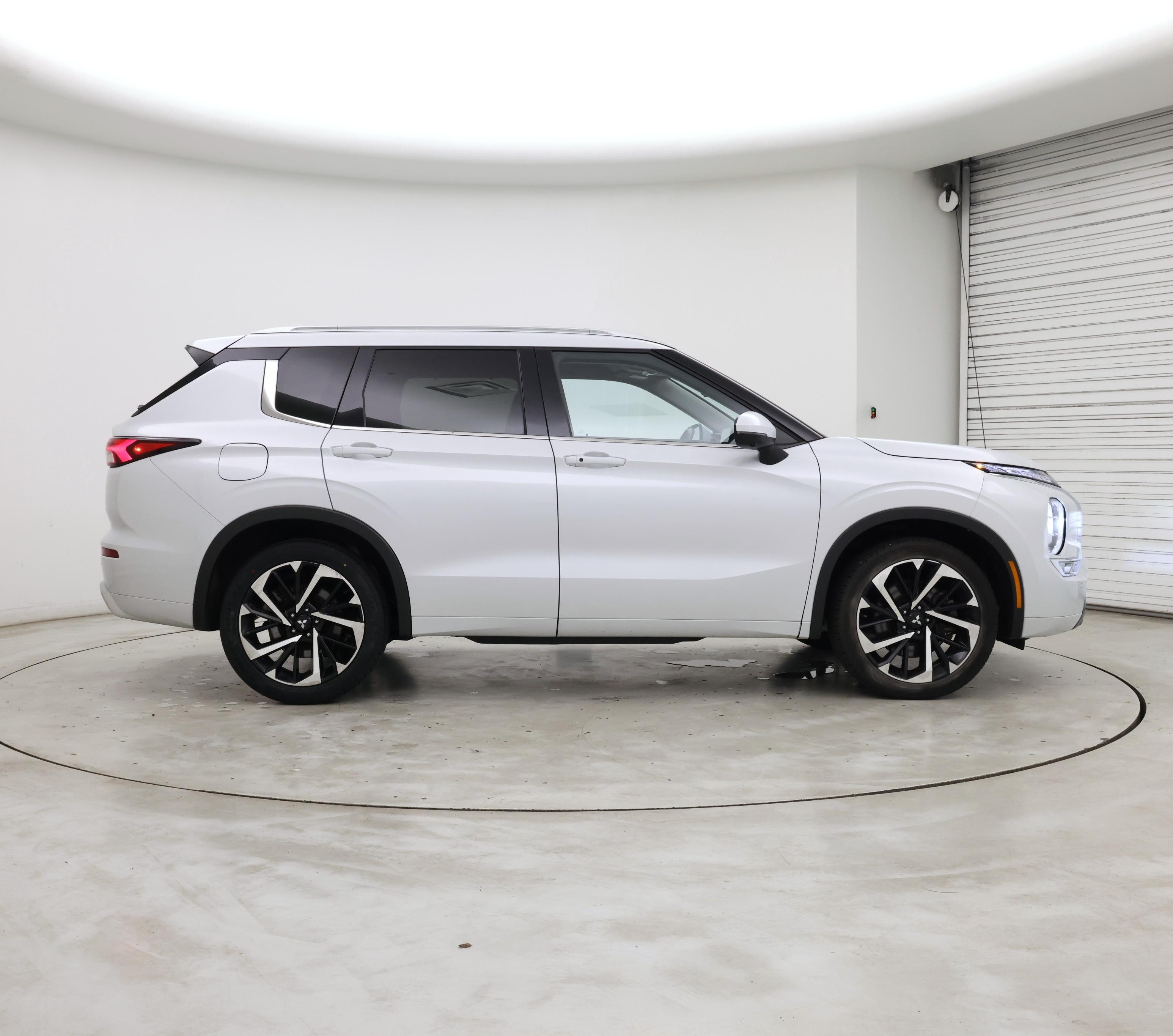 Thumbnail: 2024 Mitsubishi Outlander - 7