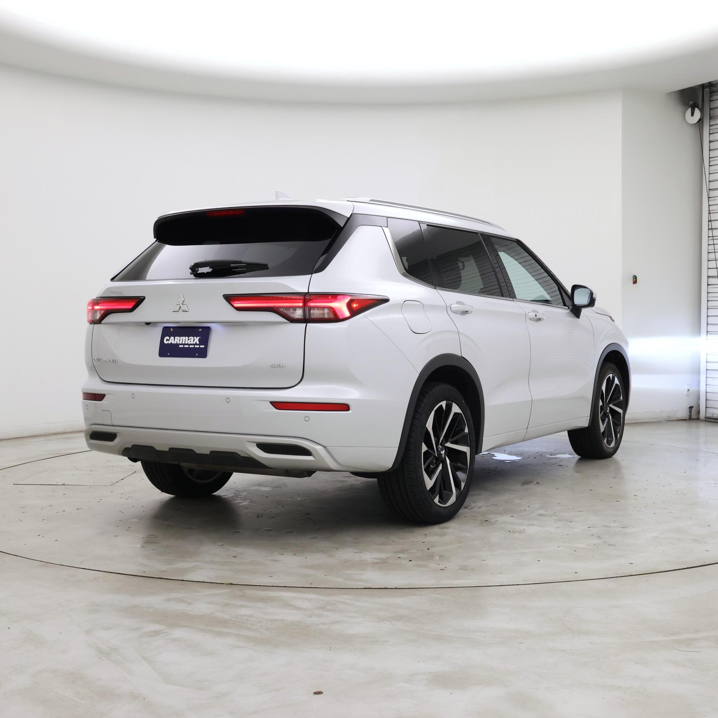 Thumbnail: 2024 Mitsubishi Outlander - 8