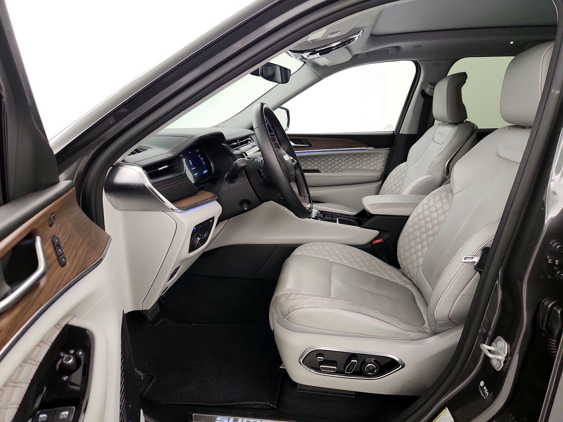 Thumbnail: 2022 Jeep Grand Cherokee - 11